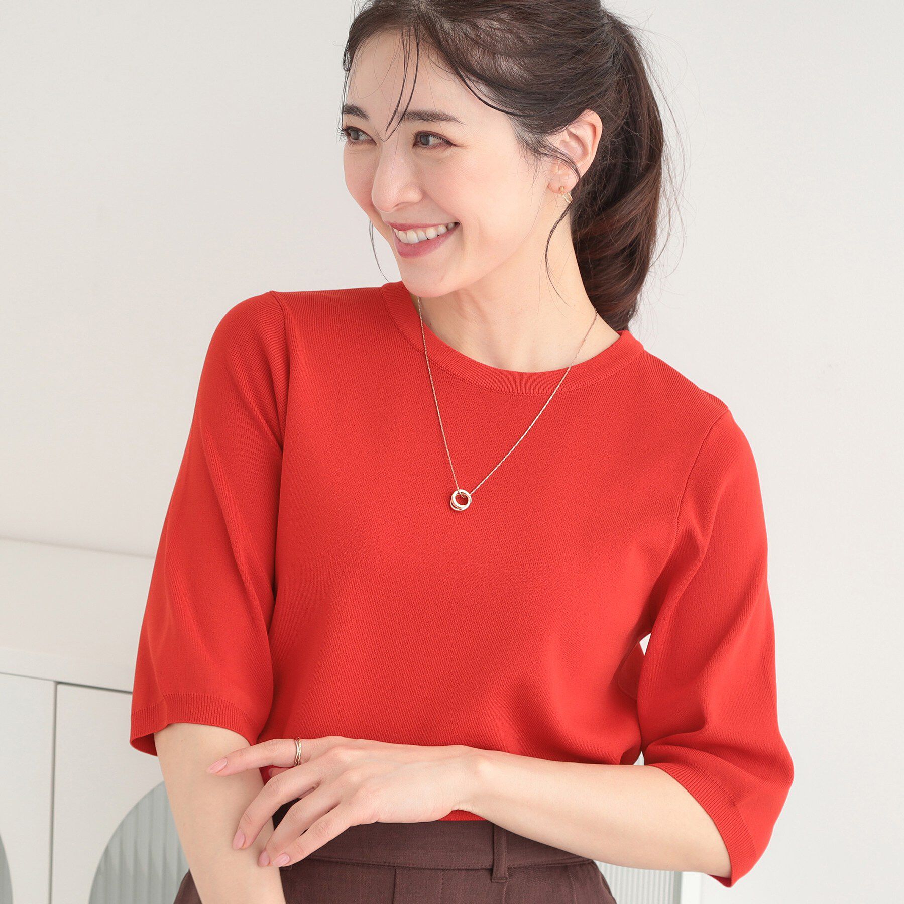 SHOO･LA･RUE「【毎日洗える/S-LL】上半身がすっきり見える　多機能5分袖ニット」|ニット・セーター|レッド(862)