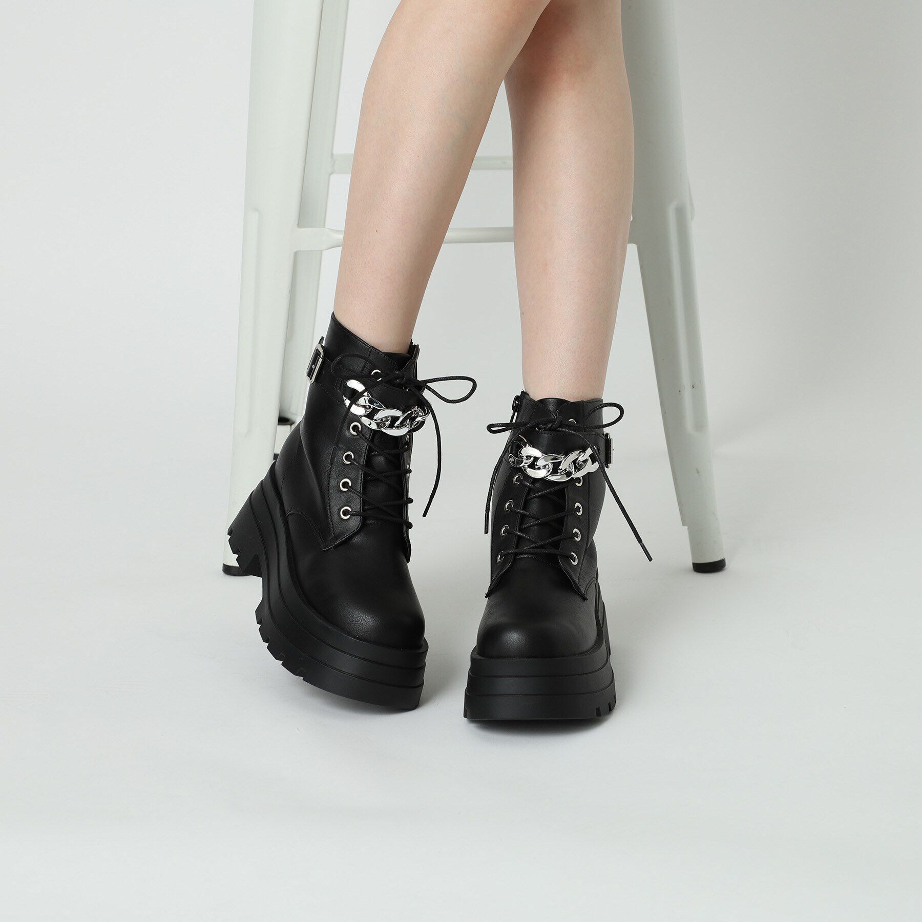 csT&P「厚底3段ソールチェーン付き ベルト付きレースアップブーツ」|ショートブーツ|