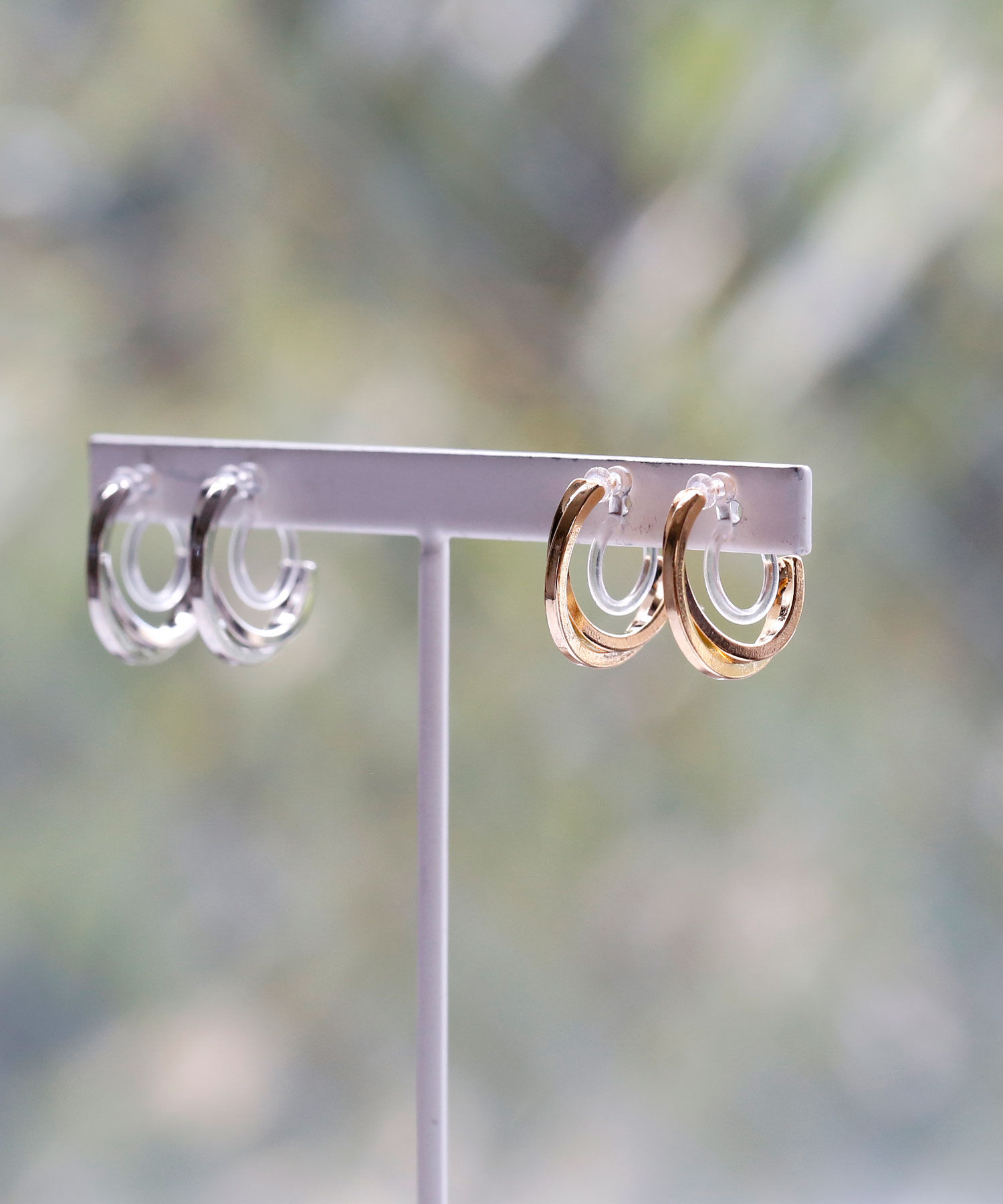 colleca la「ノンホール・2連クロス樹脂フープイヤリング」|イヤリング|