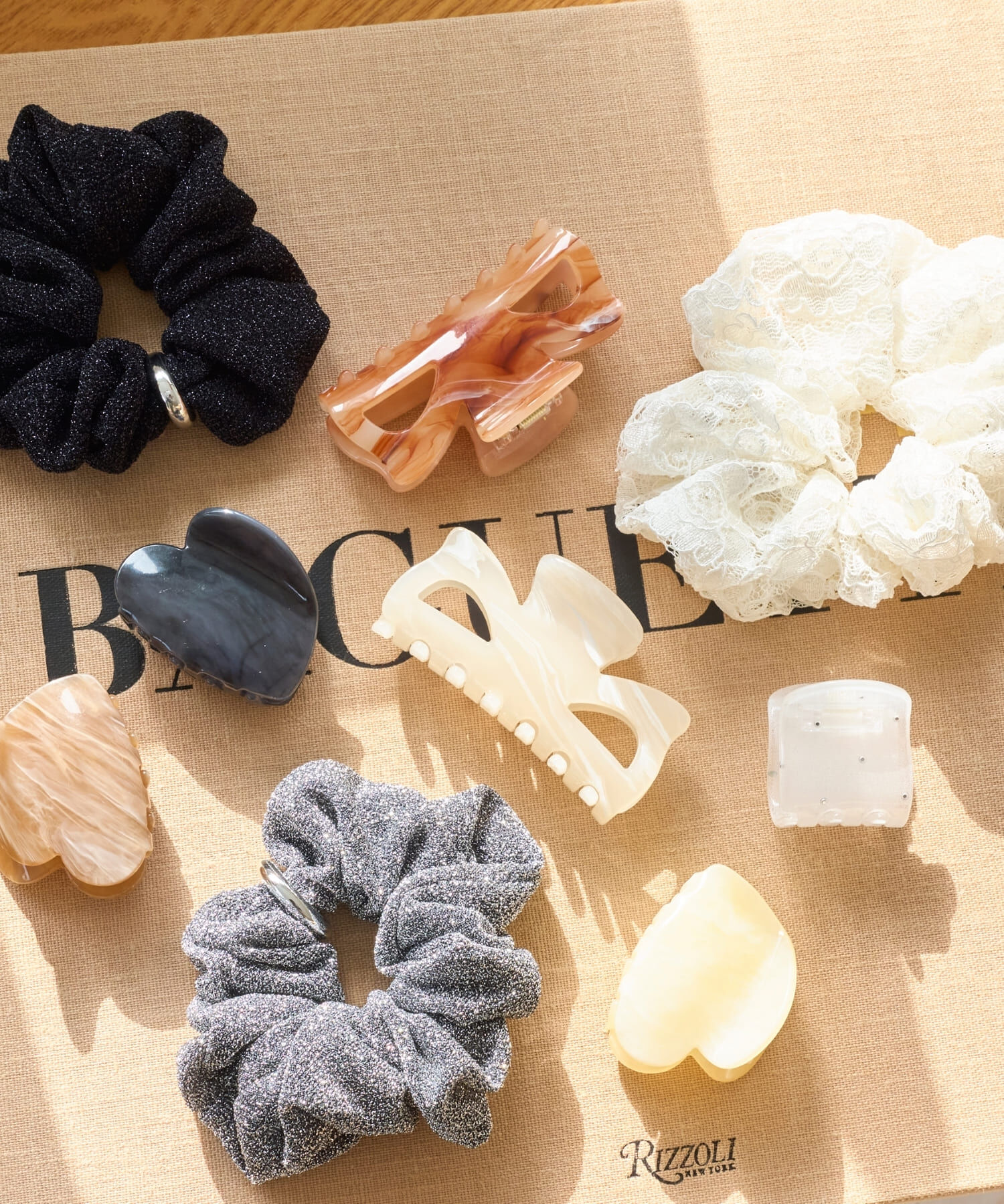 Phoebe「メタルグリッターシュシュ　ブラック」|ヘアゴム・シュシュ|