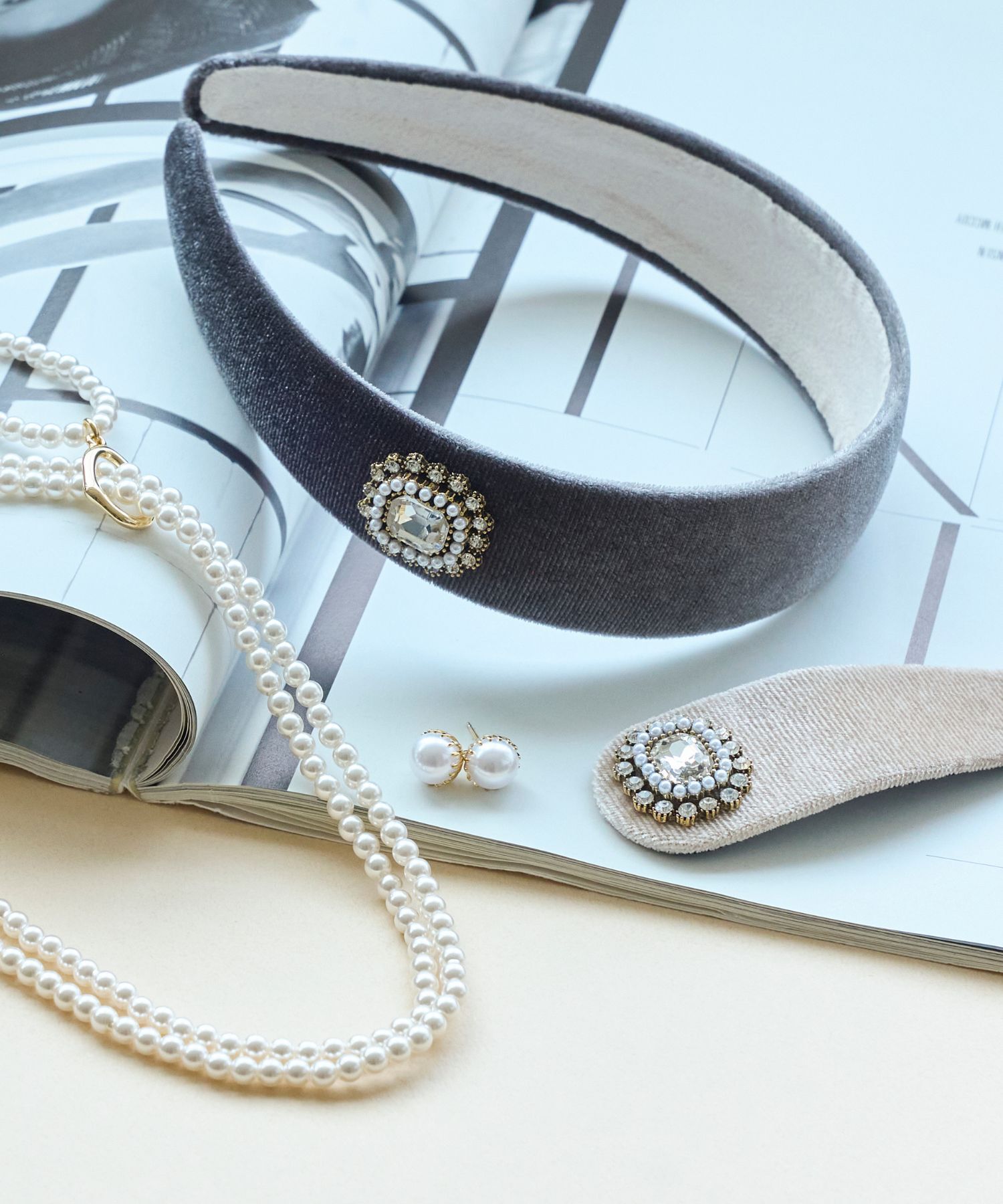  「【生産終了】クラッシービジューカチューシャ　グレー/ベロア　結婚式 入学式 卒業式」|ヘアバンド|