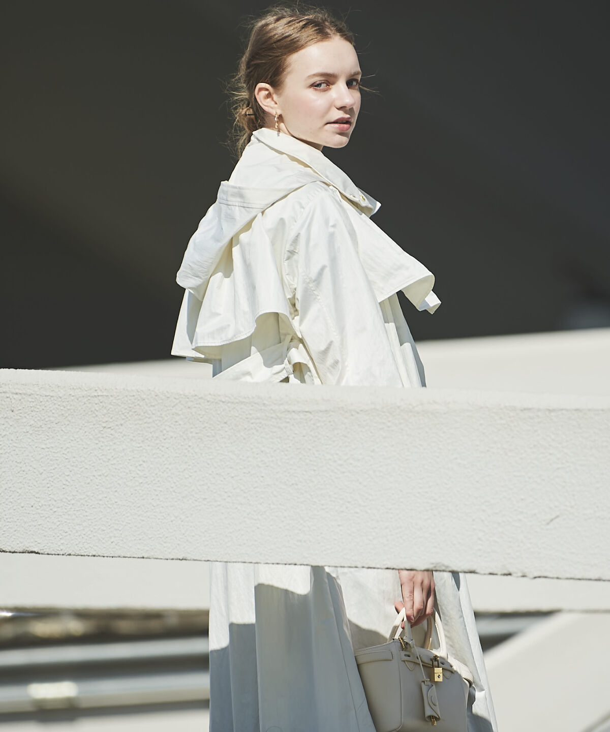 アンドクチュール「スタンドカラーフーデッドロングコート」|トレンチコート|