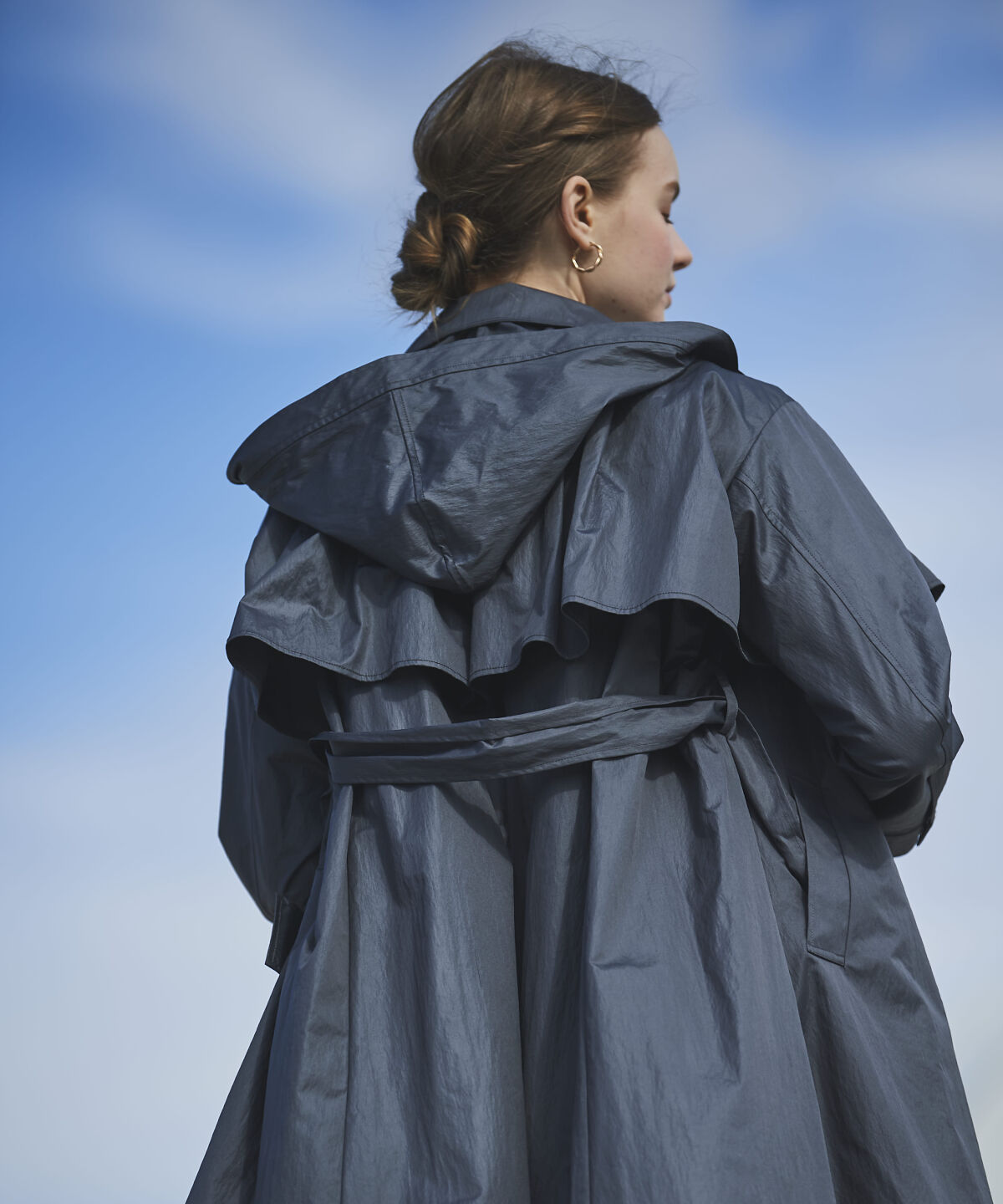 アンドクチュール「スタンドカラーフーデッドロングコート」|トレンチコート|