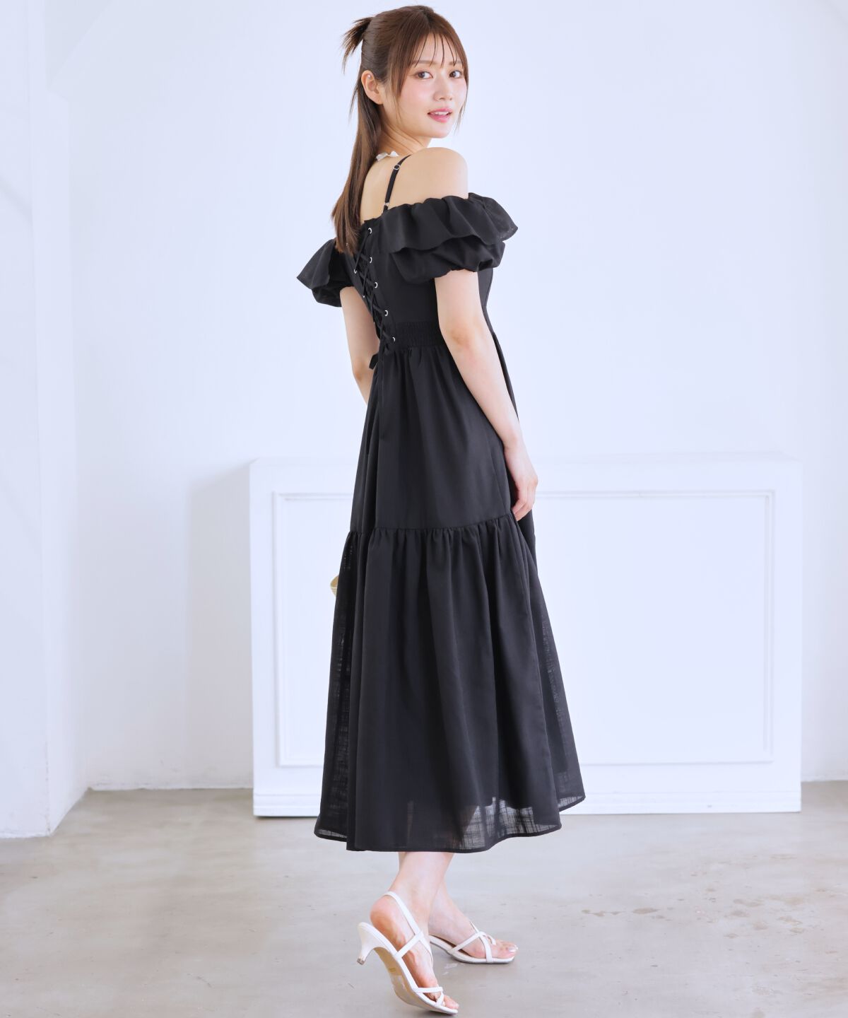 アンドクチュール「バックレースアップオフショルティアードワンピース」|ワンピース|