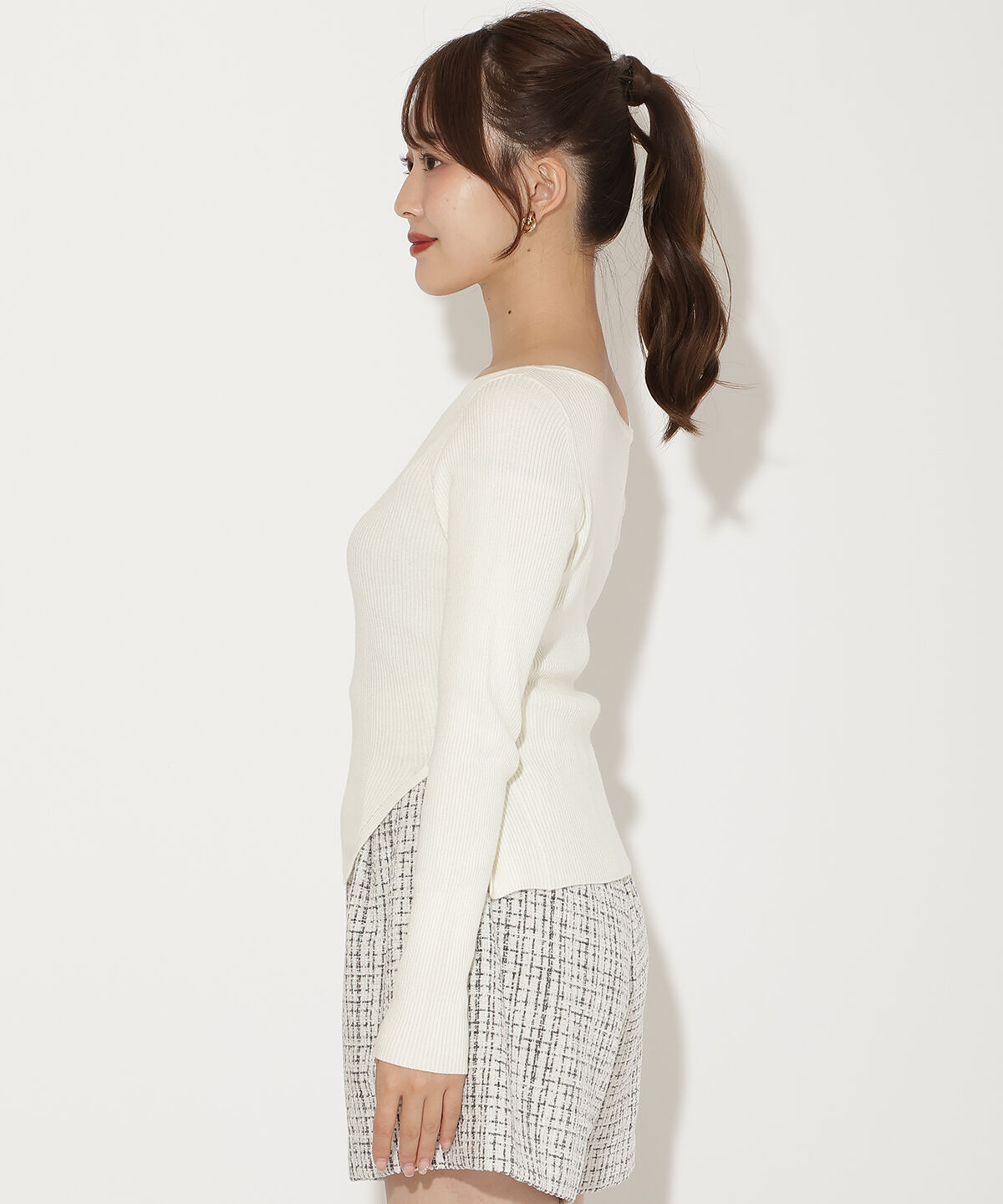 アンドクチュール「アシメＶネック長袖プルオーバー」|ニット・セーター|