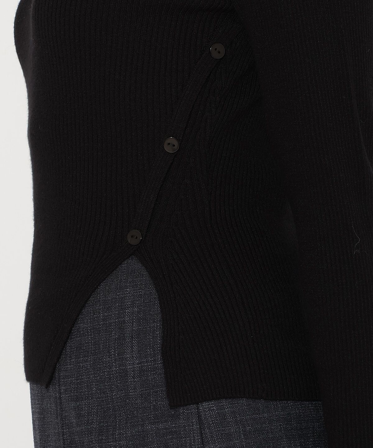 アンドクチュール「アシメＶネック長袖プルオーバー」|ニット・セーター|