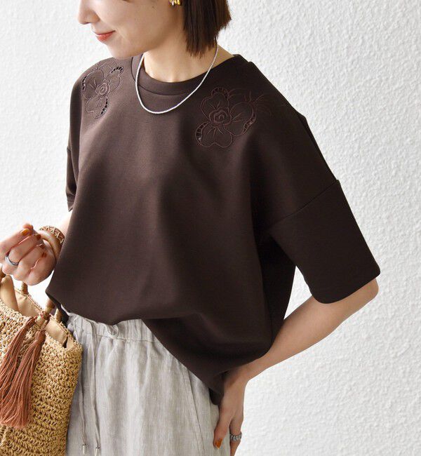 SHIPS any「《予約》SHIPS any:〈洗濯機可能〉エンブロイダリー ショートスリーブ プルオーバー」|Tシャツ・カットソー|ブラウン