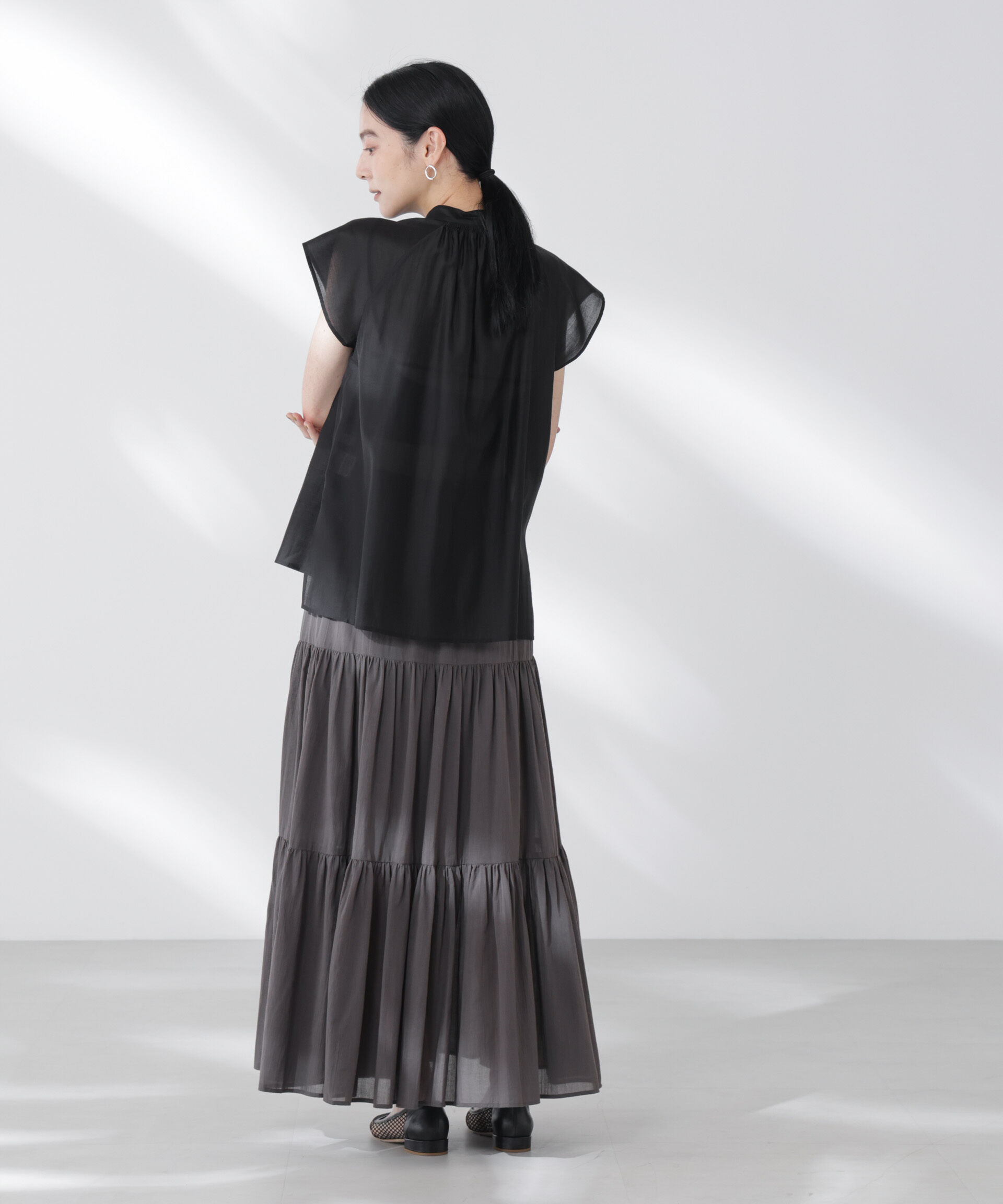 nano･universe「シアーサテンスタンドカラーブラウス」|シャツ・ブラウス|