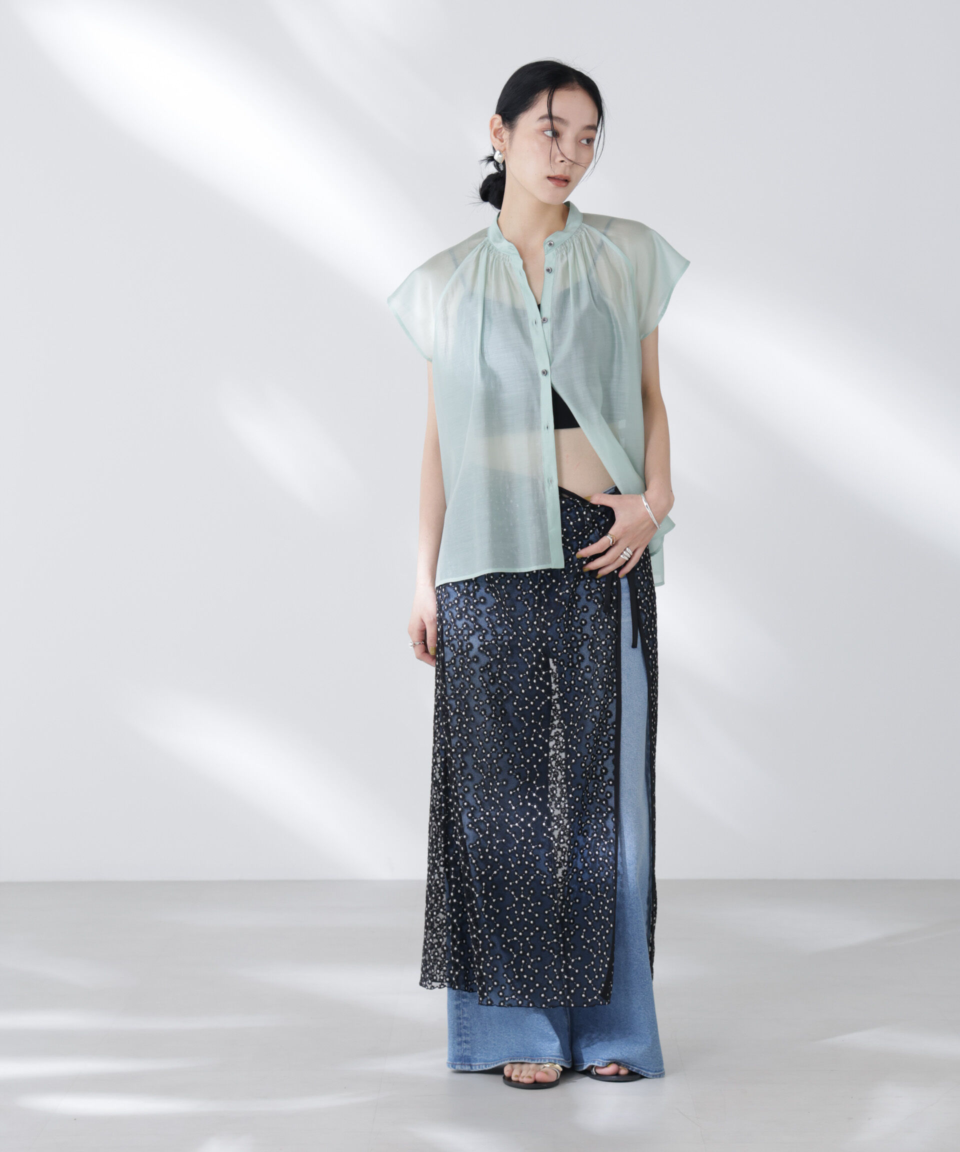 nano･universe「シアーサテンスタンドカラーブラウス」|シャツ・ブラウス|