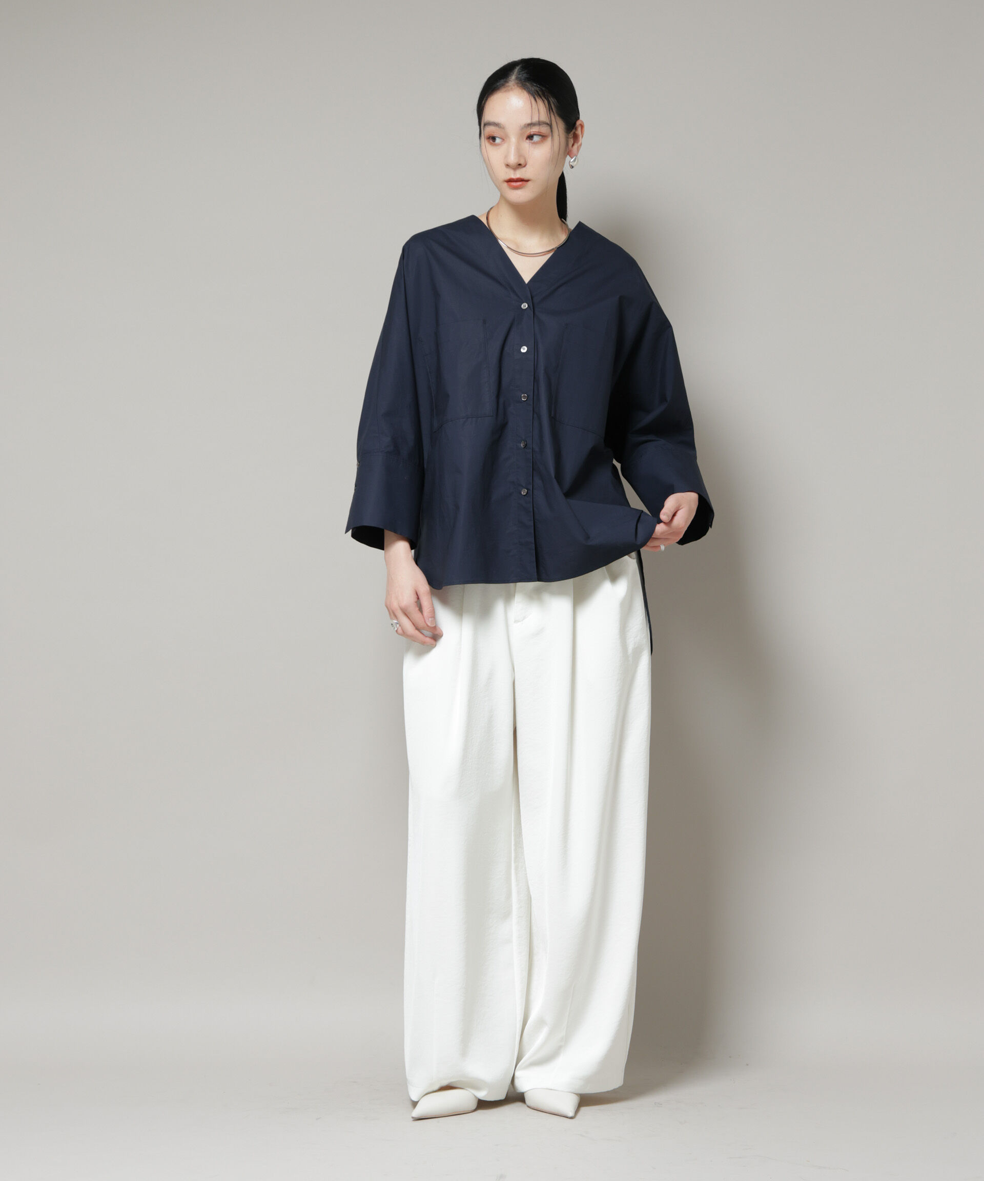 nano･universe「Vネックオーバーサイズシャツ」|シャツ・ブラウス|