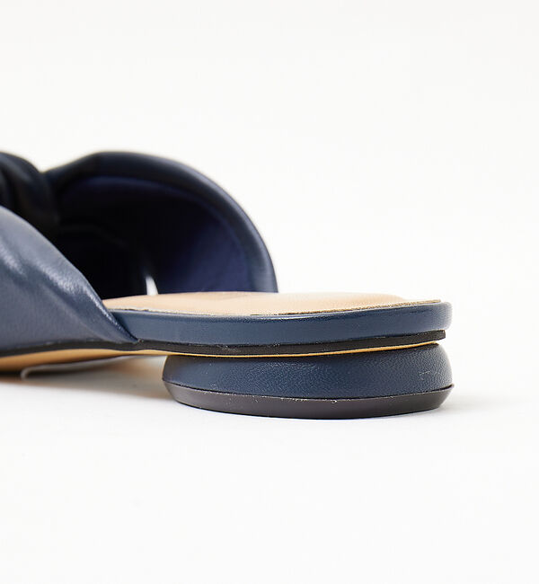 AU BANNISTER「ポインテッドツイストフラットミュール」|サンダル|