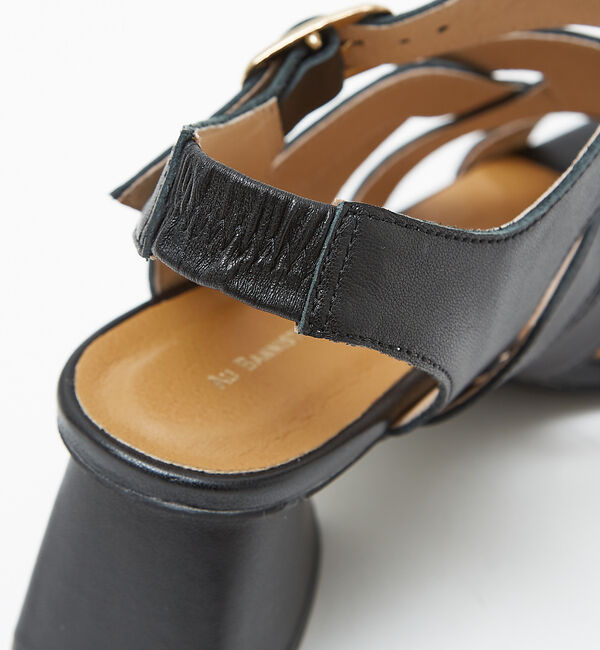 AU BANNISTER「グルカ風ヒールサンダル」|サンダル|