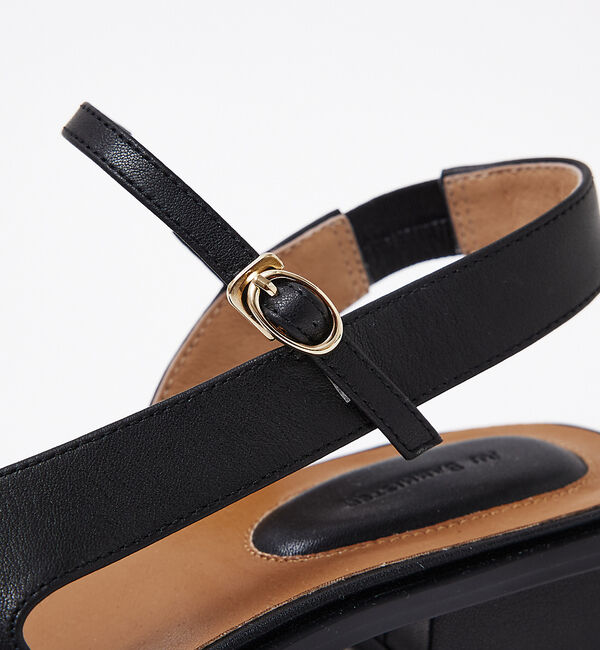 AU BANNISTER「サムハイドストラップサンダル」|サンダル|