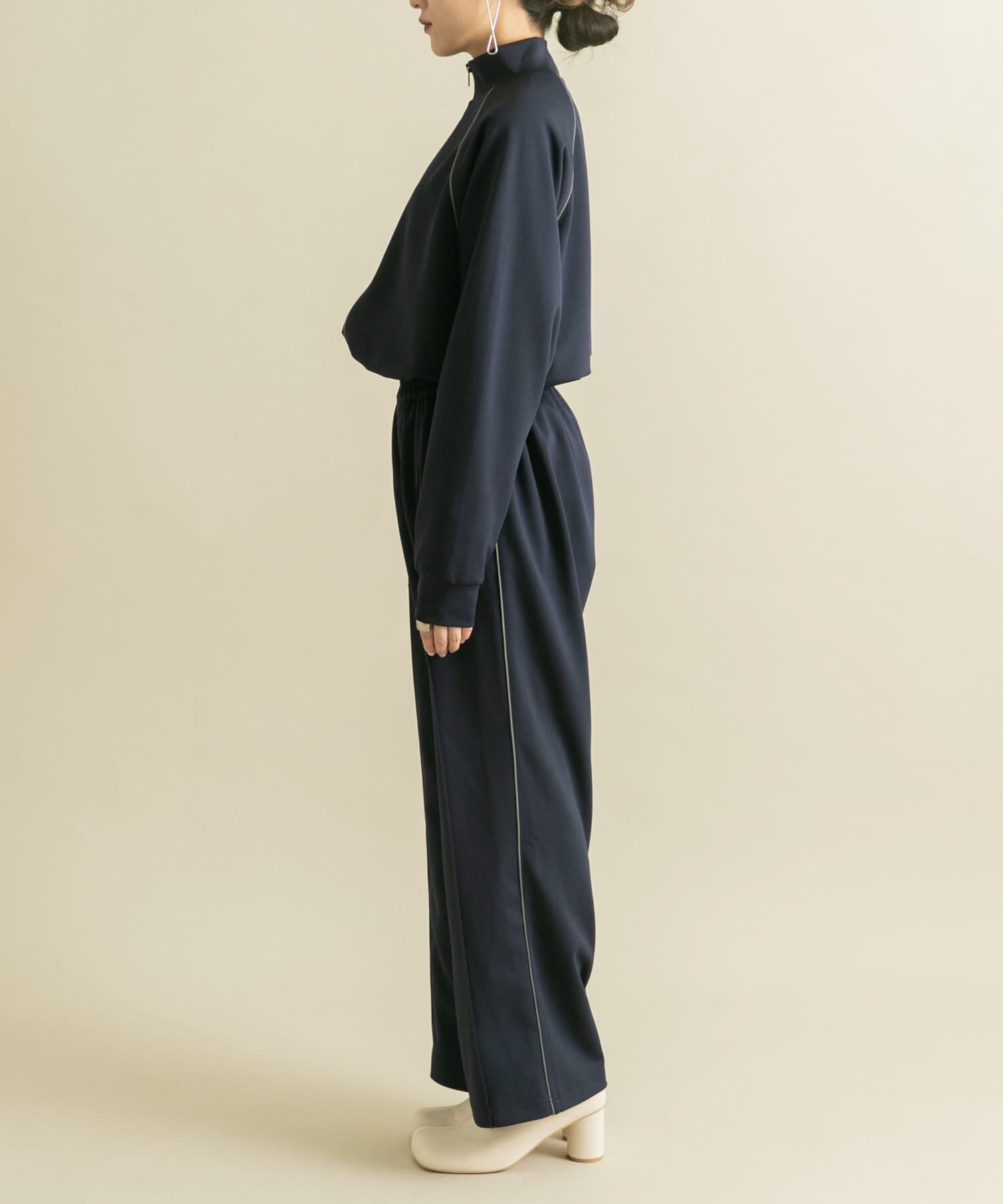  「トラックジャンプスーツ」|スカート|