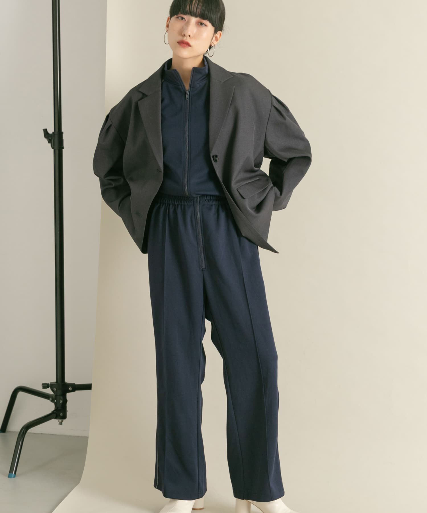  「トラックジャンプスーツ」|スカート|