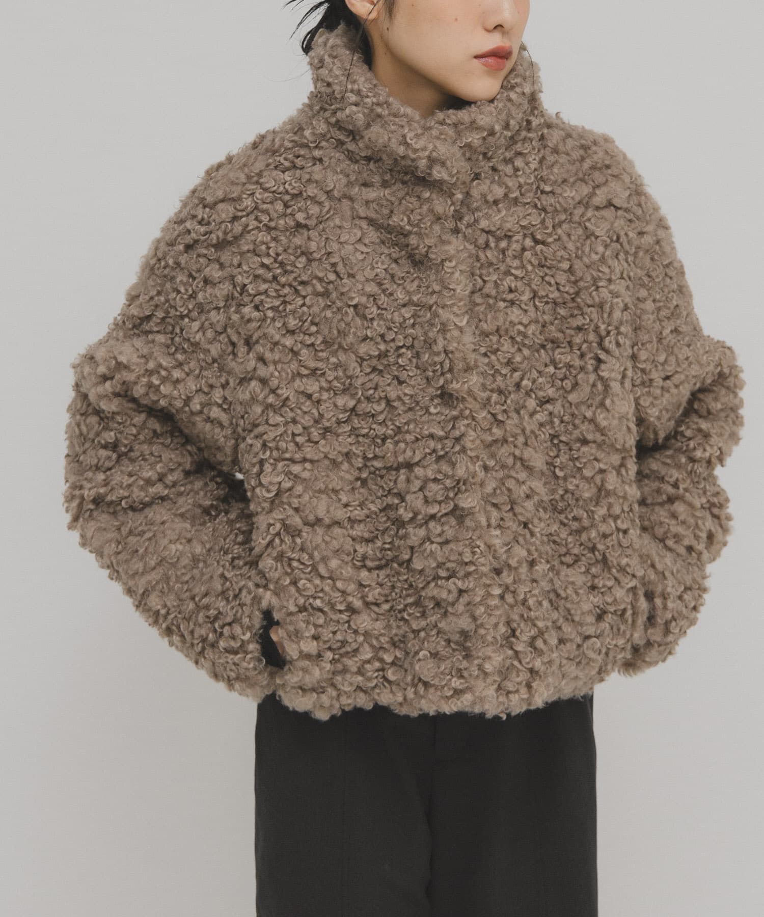  「フォルムボアジャケット」|ノーカラーコート|