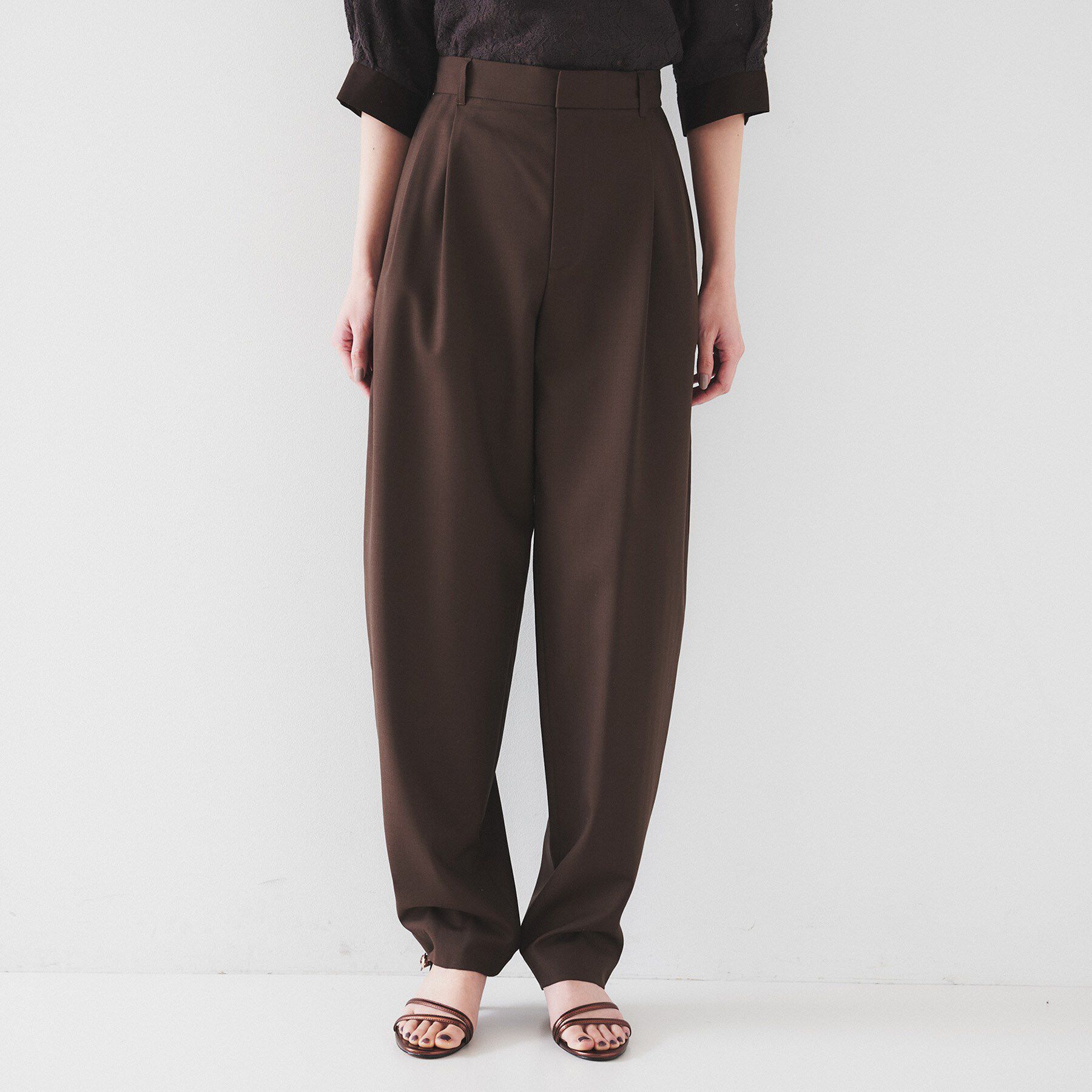 UNTITLED「【オンオフ使える/セットアップ可能】トロピカルウール カーブテーパードパンツ」|その他|