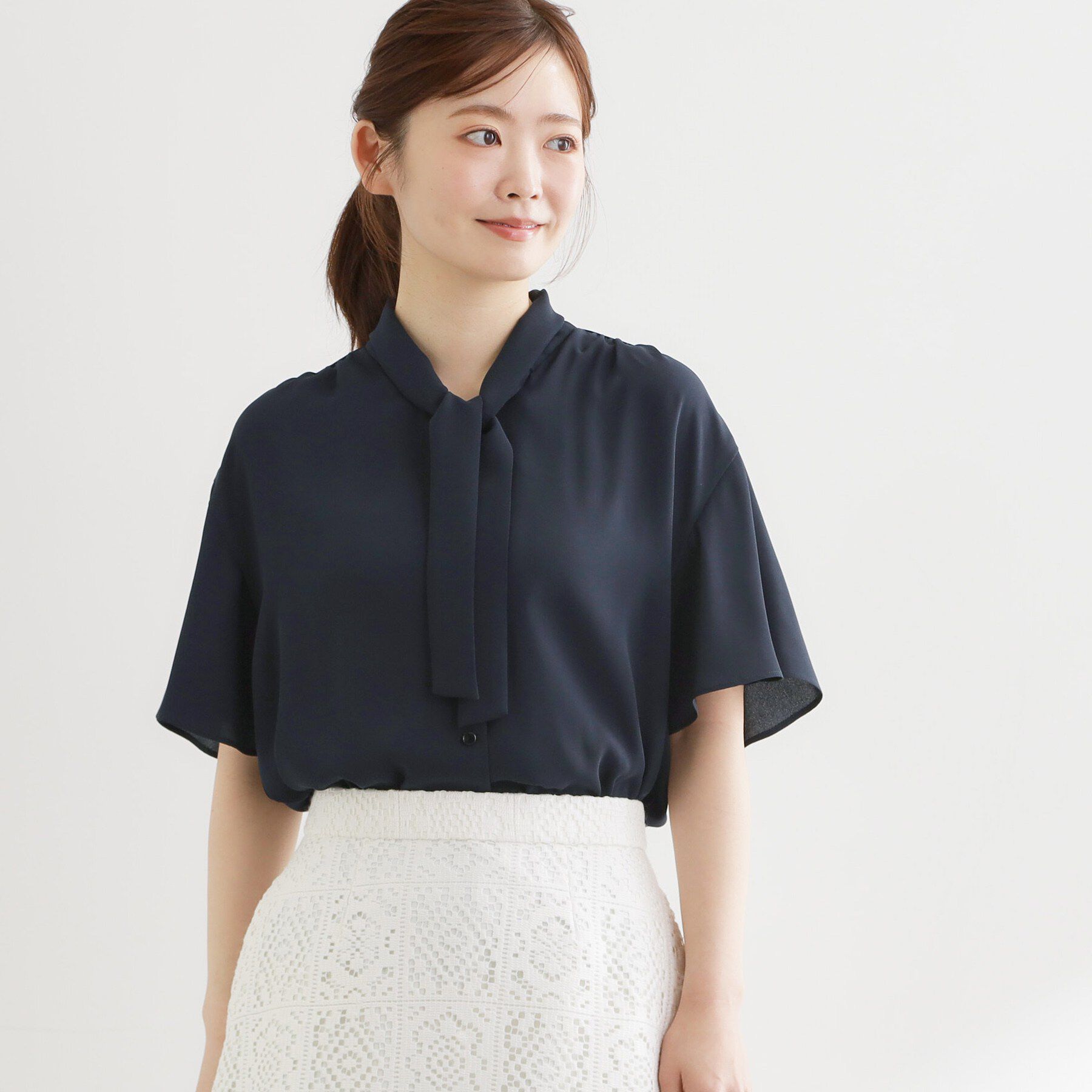 Reflect「【マシンウォッシュ可】フレアスリーブボウタイブラウス」|シャツ・ブラウス|ネイビー(094)