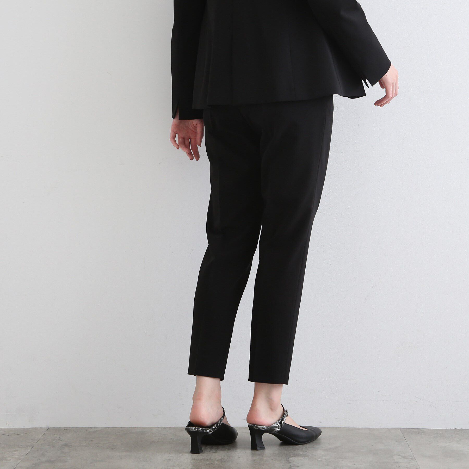 INDIVI「【洗える/UVケア/エコ/日本製】ストレッチ タックテーパードパンツ」|スーツ|