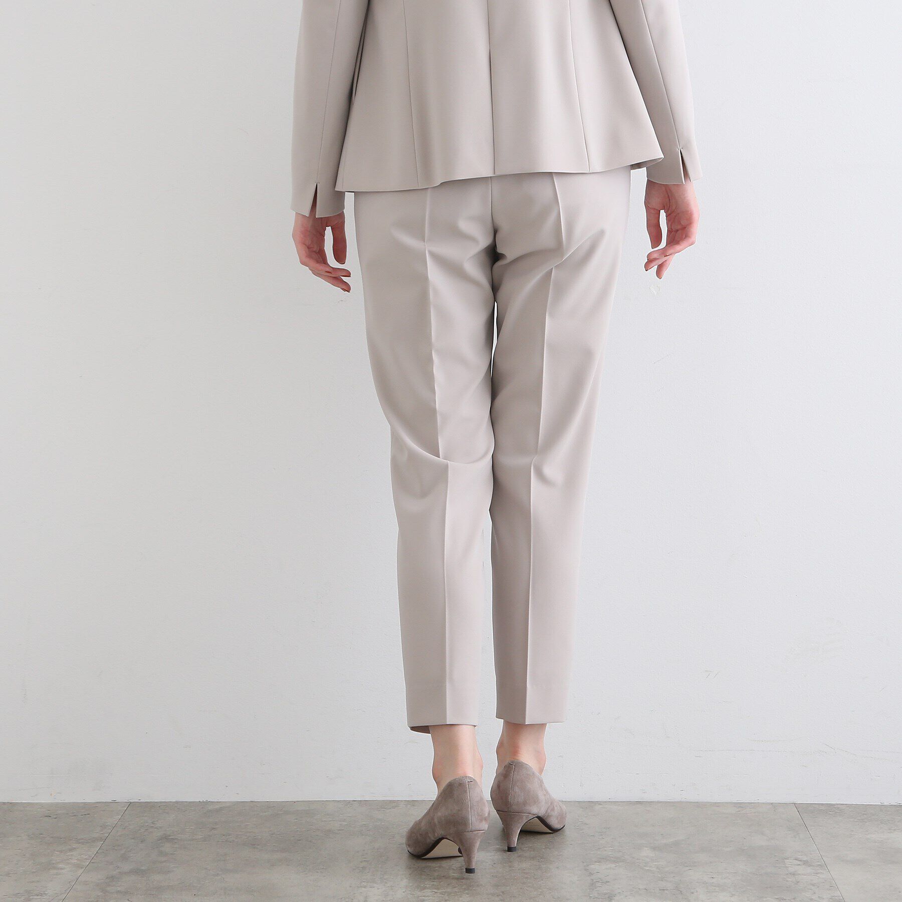 INDIVI「【洗える/UVケア/エコ/日本製】ストレッチ タックテーパードパンツ」|スーツ|