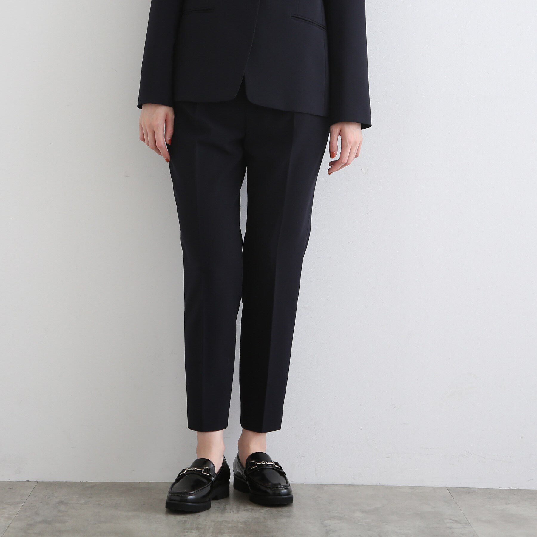 INDIVI「【洗える/UVケア/エコ/日本製】ストレッチ タックテーパードパンツ」|スーツ|ネイビー(693)