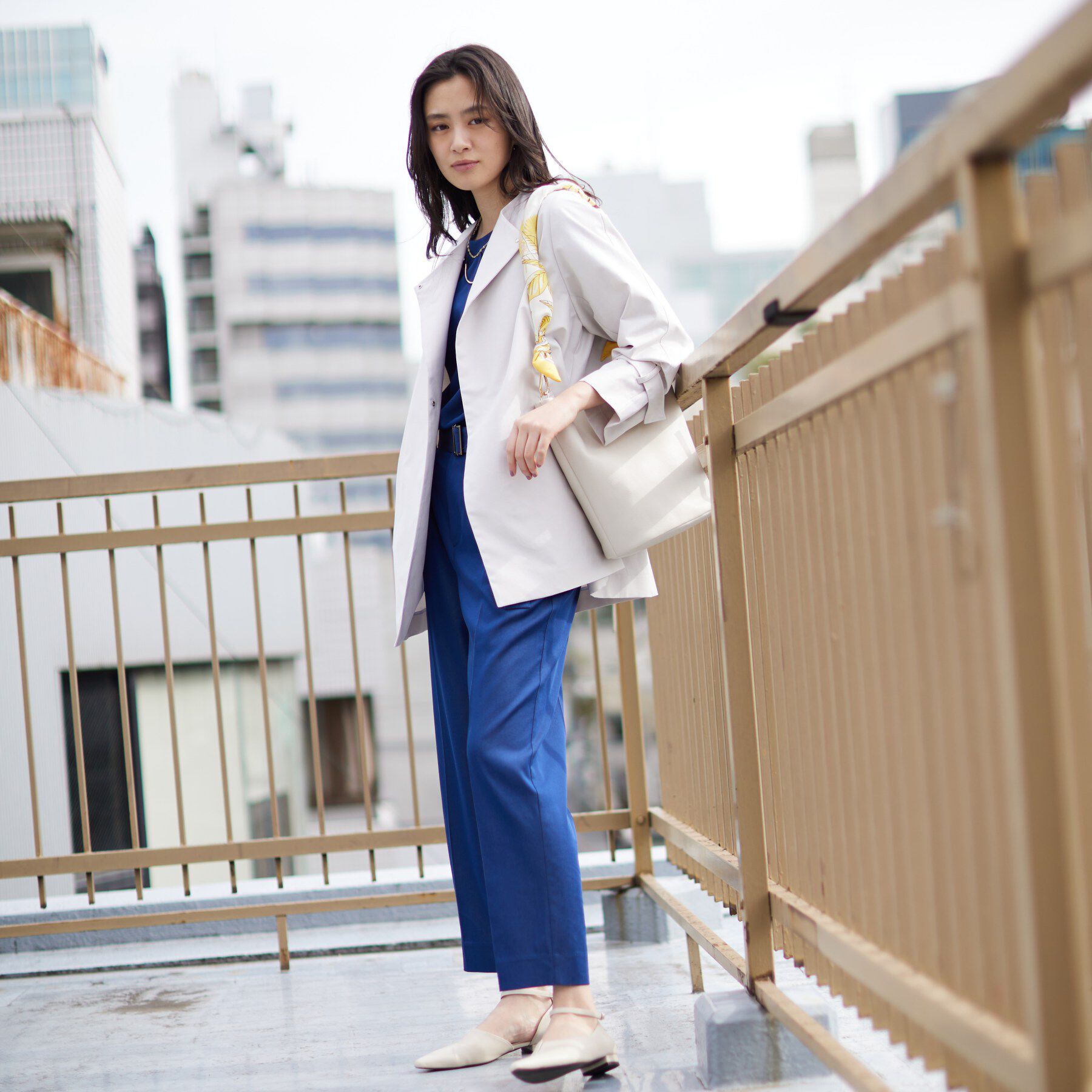 INDIVI「【撥水/軽量】ミドル丈 ミニマルトレンチコート」|トレンチコート|