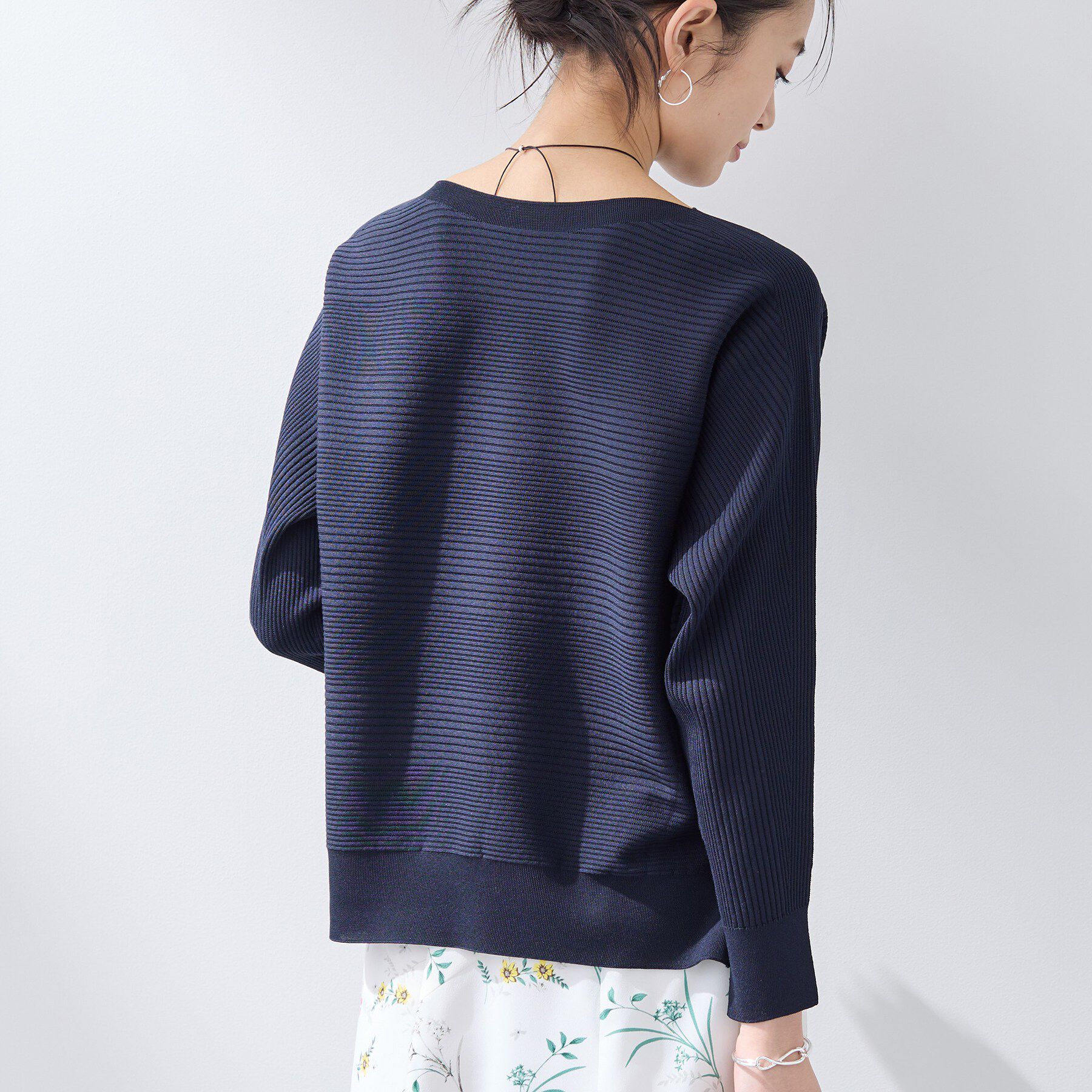 INDIVI「【洗える／キレイ色】体型カバー無縫製ニット」|ニット・セーター|