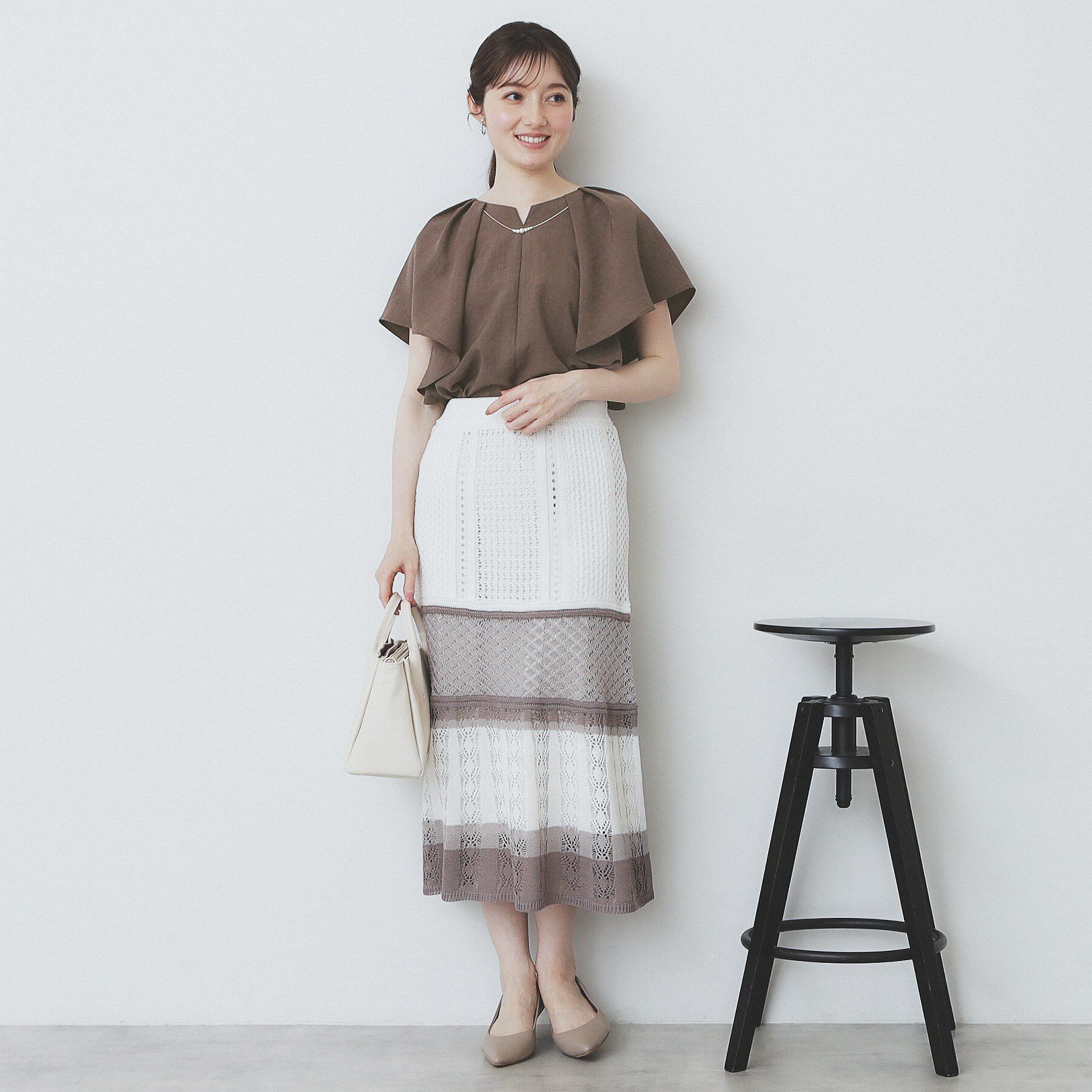 index「《7色展開/S-LLサイズ》フリルタックスリーブキーネックブラウス【吸水速乾/洗濯機可/イージーアイ」|シャツ・ブラウス|