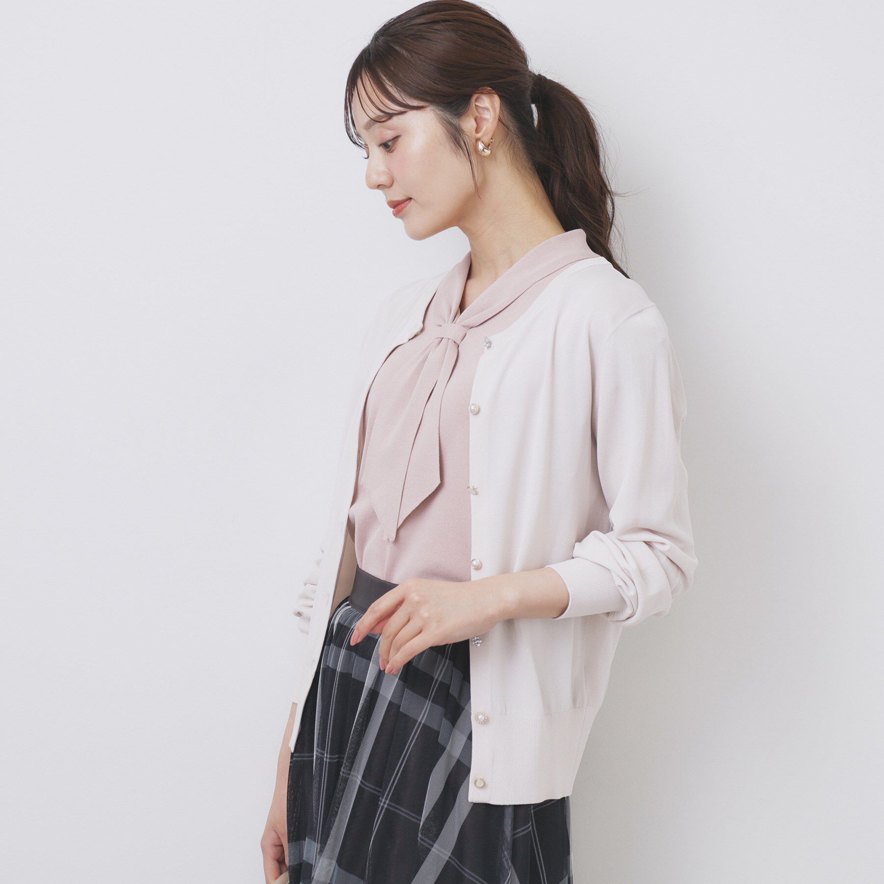 index「《美人百花掲載》ビジュークルーネックカーディガン【洗濯機洗い可/UVケア/接触冷感/抗ピル】」|カーディガン|