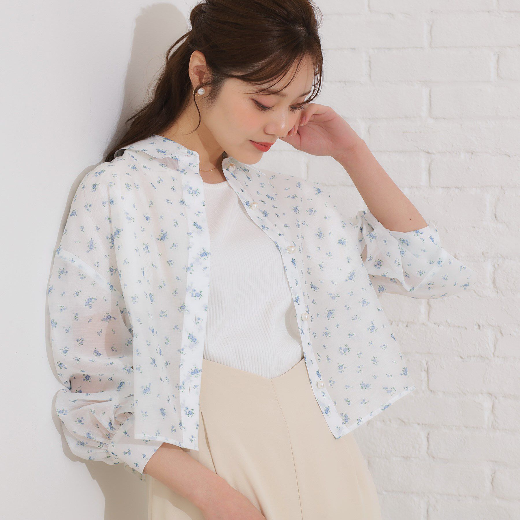 Couture broach「【洗える・オシャレな透け感】パール調ボタンシアーシャツ」|シャツ・ブラウス|