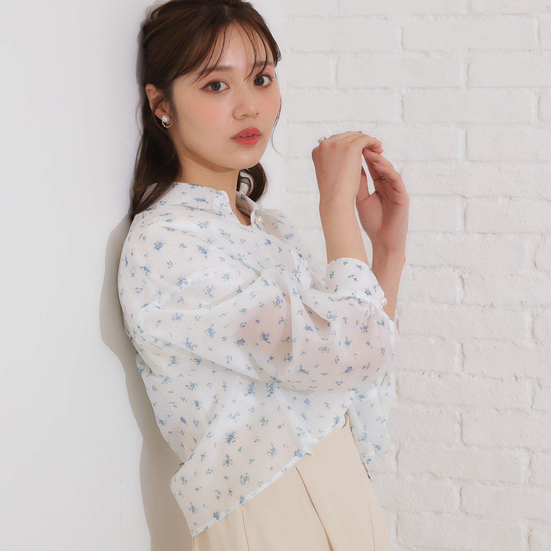 Couture broach「【洗える・オシャレな透け感】パール調ボタンシアーシャツ」|シャツ・ブラウス|