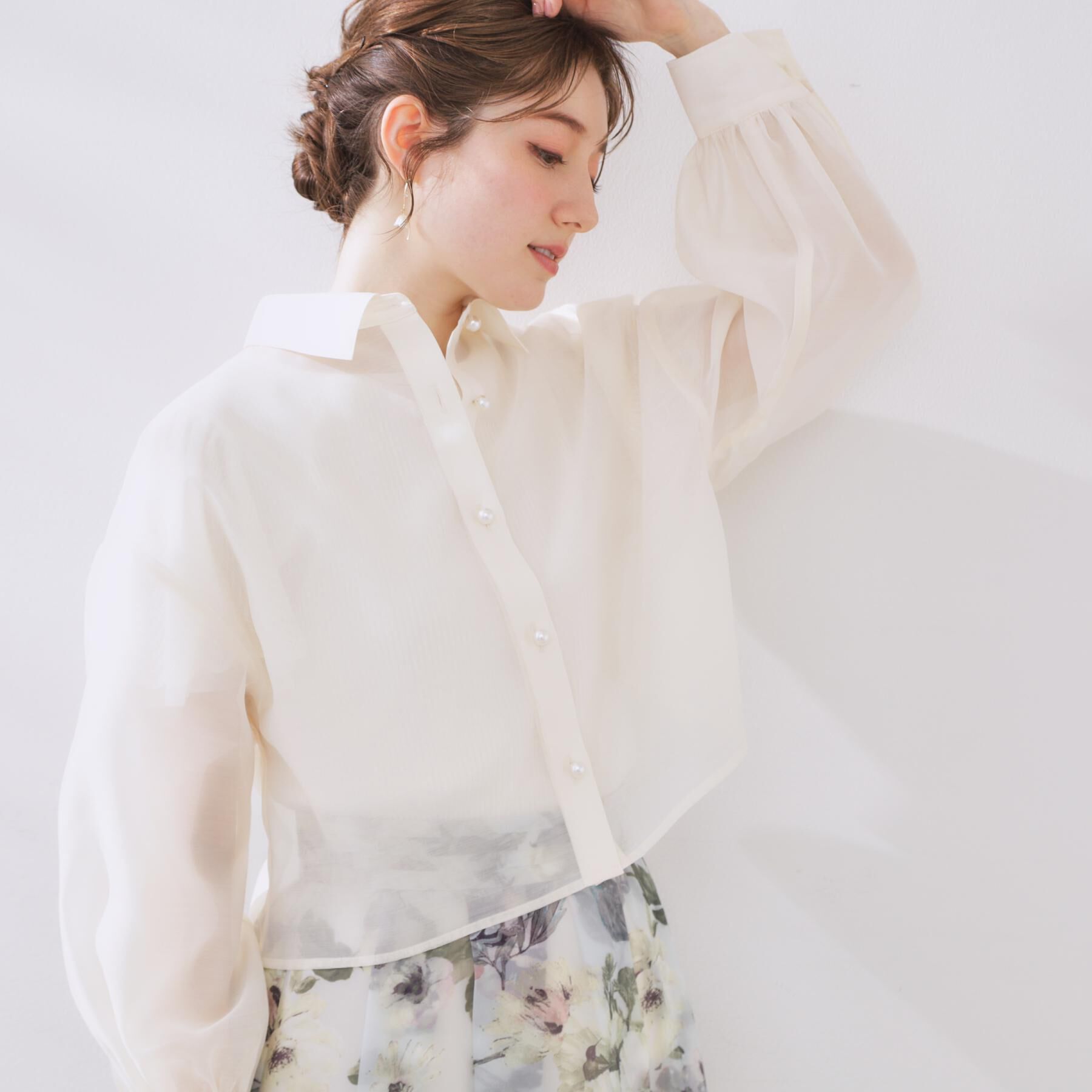 Couture broach「【洗える・オシャレな透け感】パール調ボタンシアーシャツ」|シャツ・ブラウス|