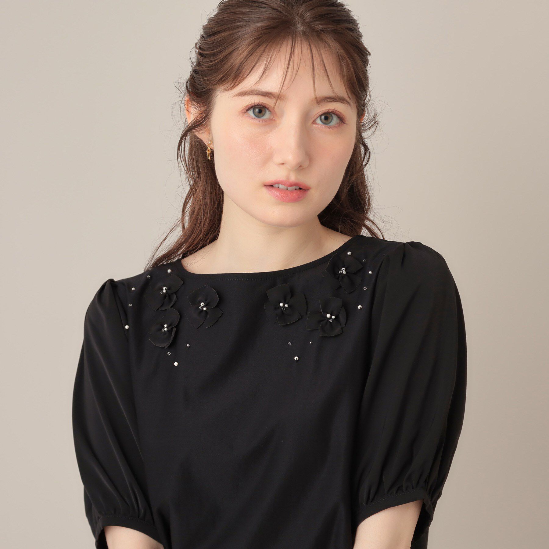 Couture broach「【接触冷感・UVカット】シフォンフラワーエンブロドッキングカットソー」|Tシャツ・カットソー|ブラック(019)