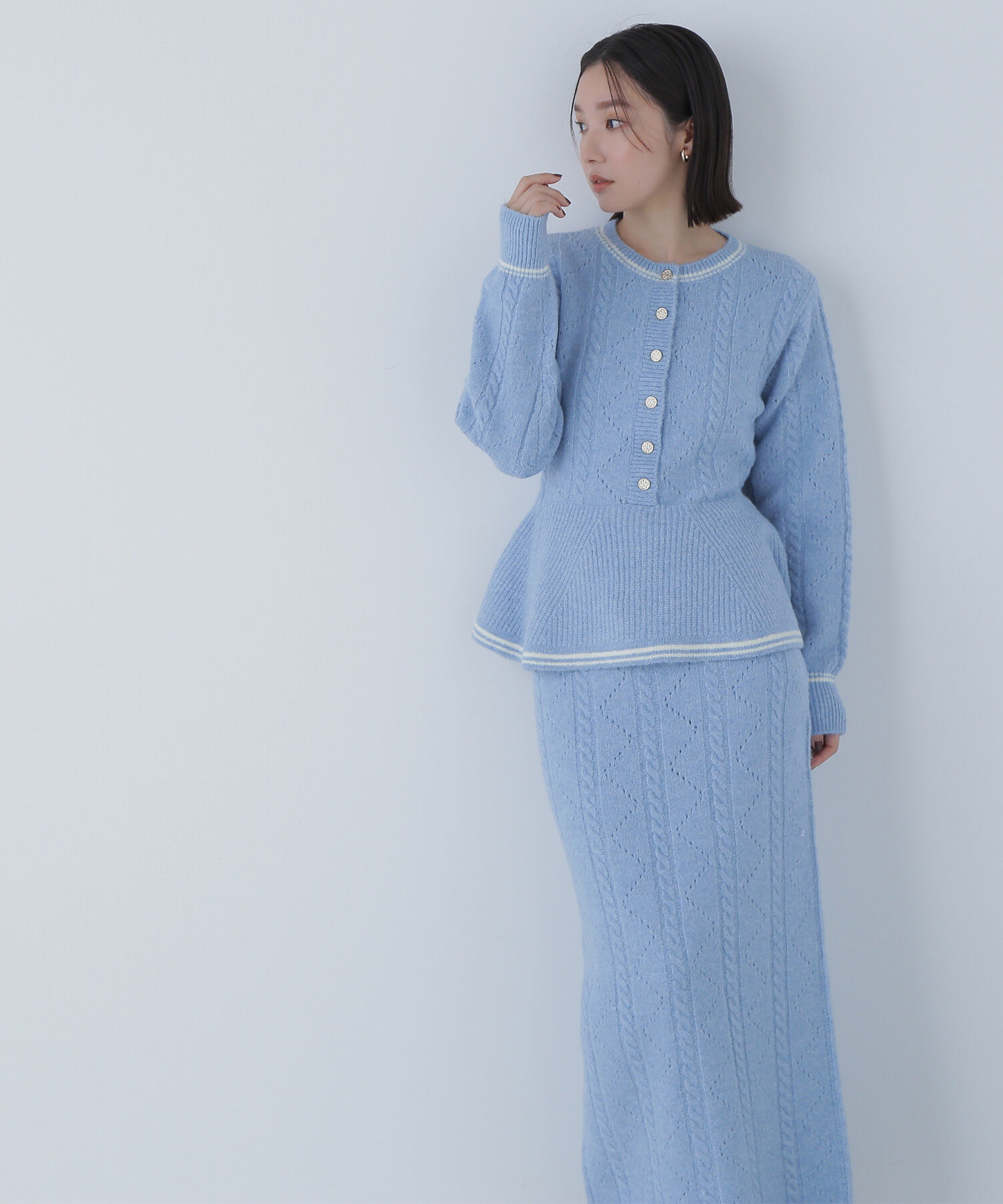  「ペプラムケーブルニットセットアップ」|ワンピース|ブルー&times;オフ2