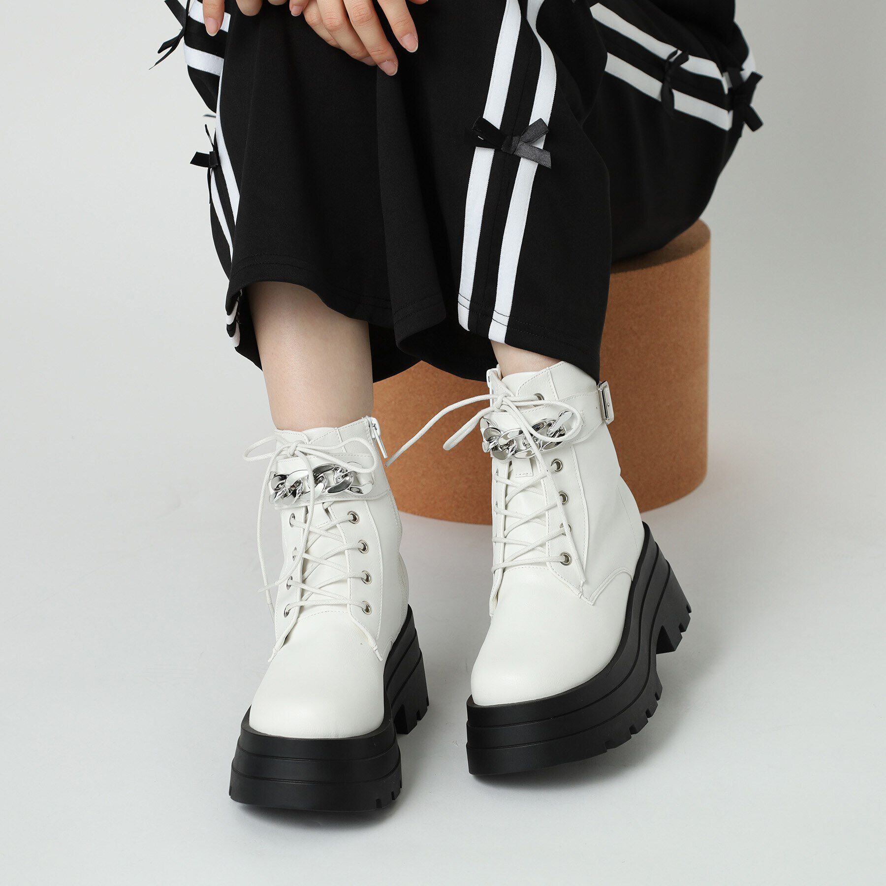 csT&P「厚底3段ソールチェーン付き ベルト付きレースアップブーツ」|ショートブーツ|