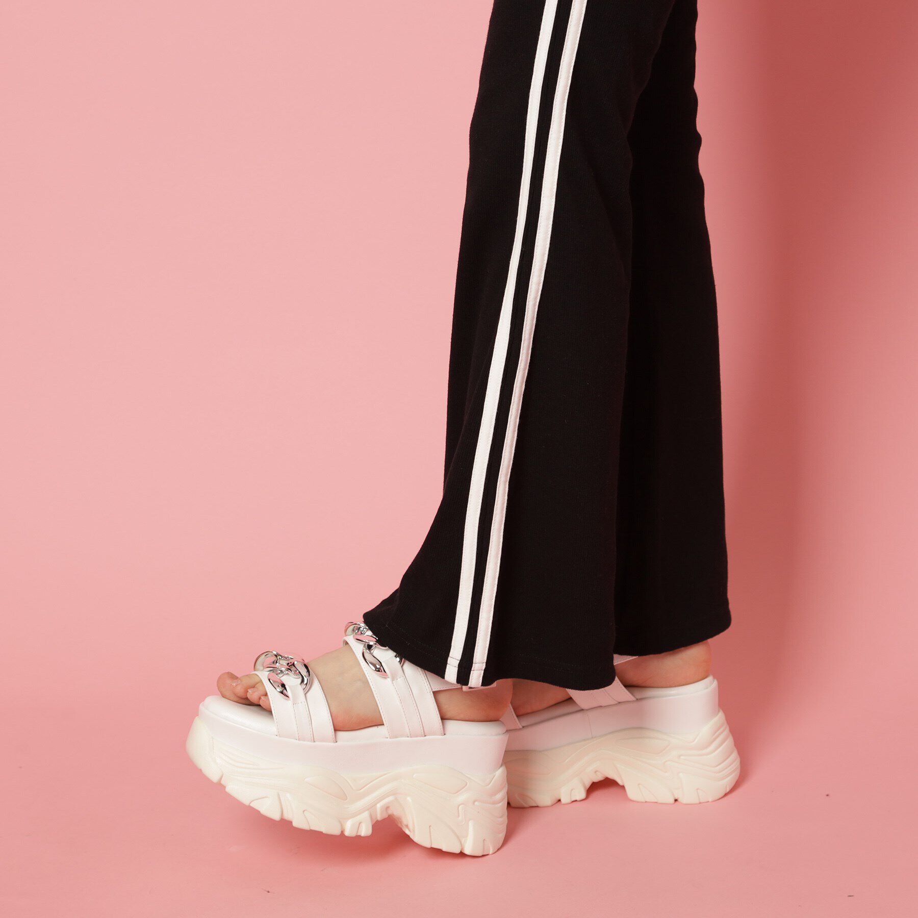 csT&P「ビックチェーン付き厚底サンダル」|サンダル|