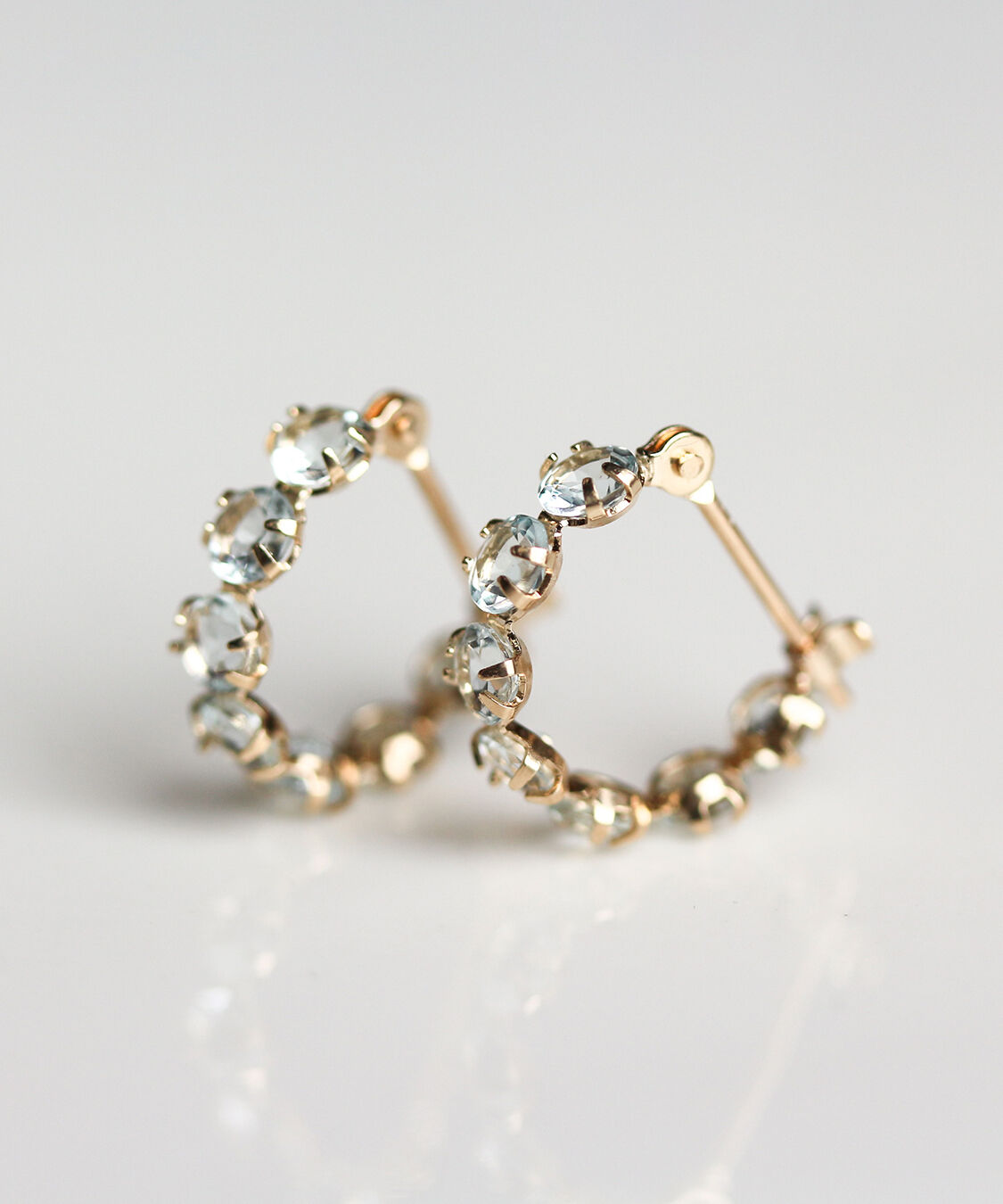 「アクアマリン スナップ フープ ピアス | K10YG」|ピアス|