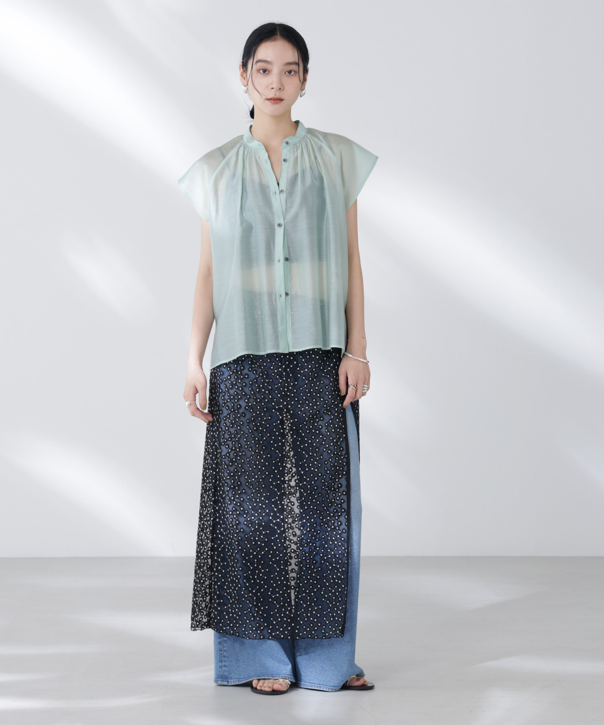 nano･universe「シアーサテンスタンドカラーブラウス」|シャツ・ブラウス|