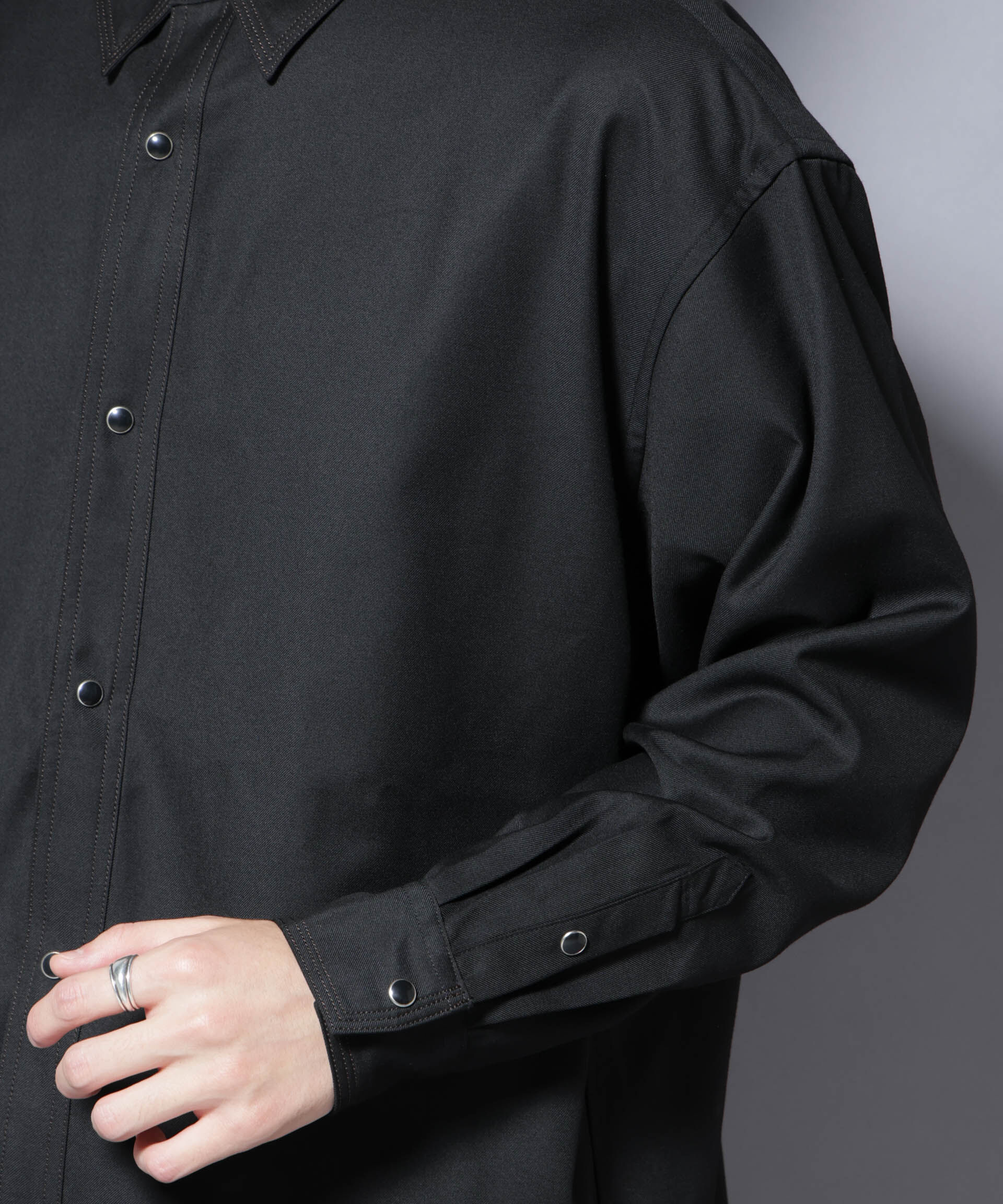 nano･universe「トリプルステッチ パールドットオーバーシャツ」|シャツ・ブラウス|