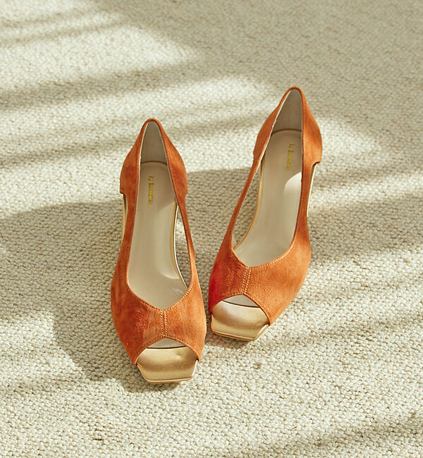 AU BANNISTER「バタフライカット スクエア オープントゥ パンプス」|パンプス|アンバー