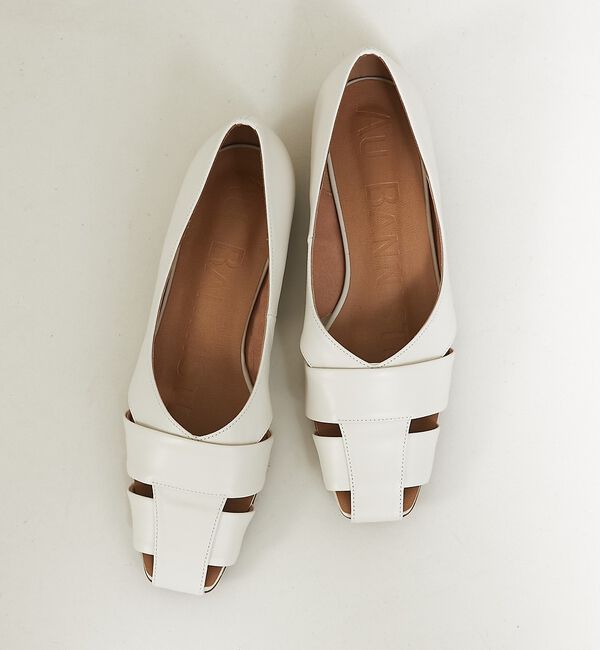 AU BANNISTER「【ロングセラー】グルカモチーフフラットパンプス」|パンプス|アイボリー