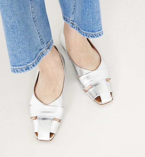 AU BANNISTER「【ロングセラー】グルカモチーフフラットパンプス」|パンプス|シルバー