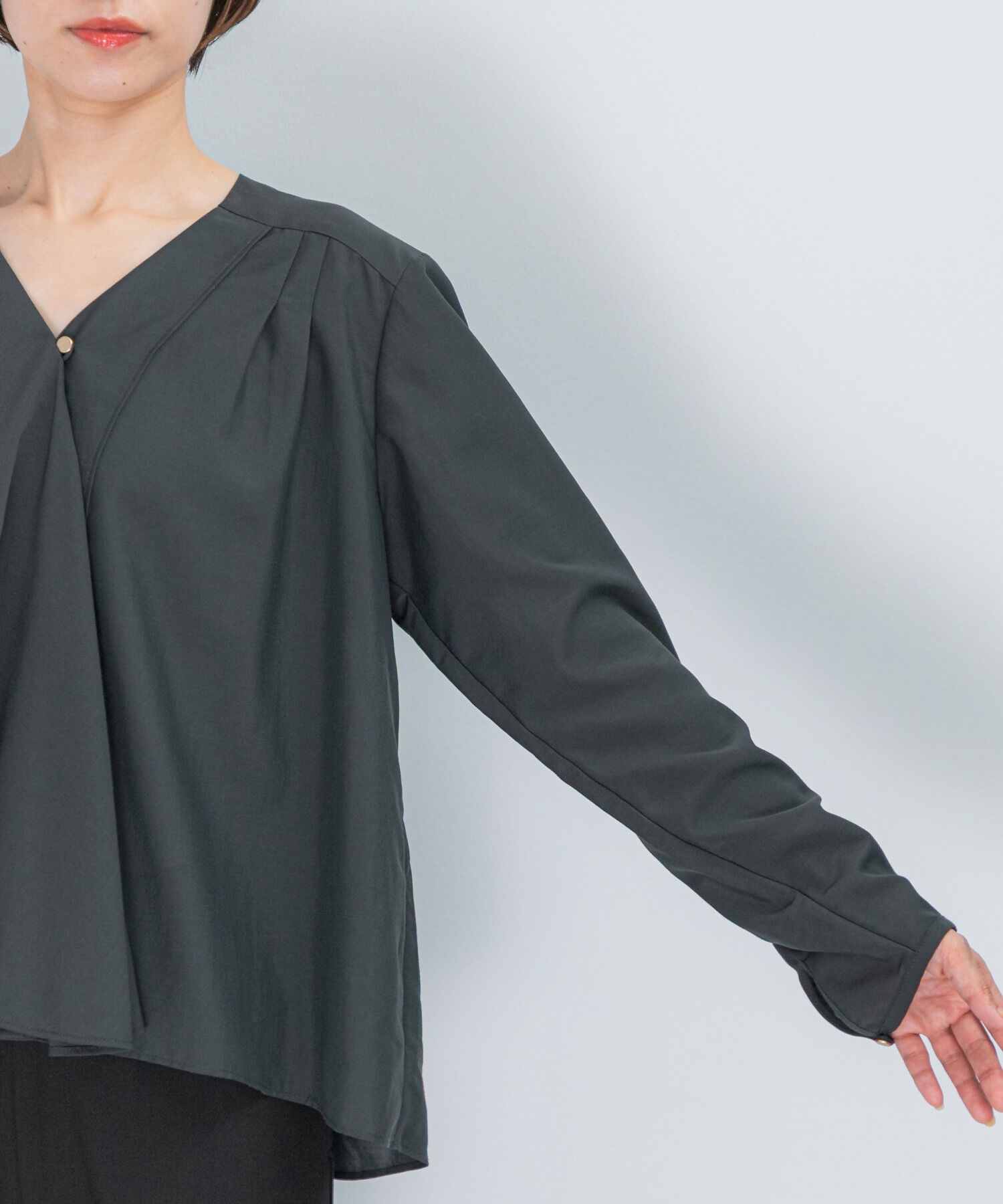 URBAN RESEARCH ROSSO「ウォッシャブルVネックフレアブラウス」|シャツ・ブラウス|