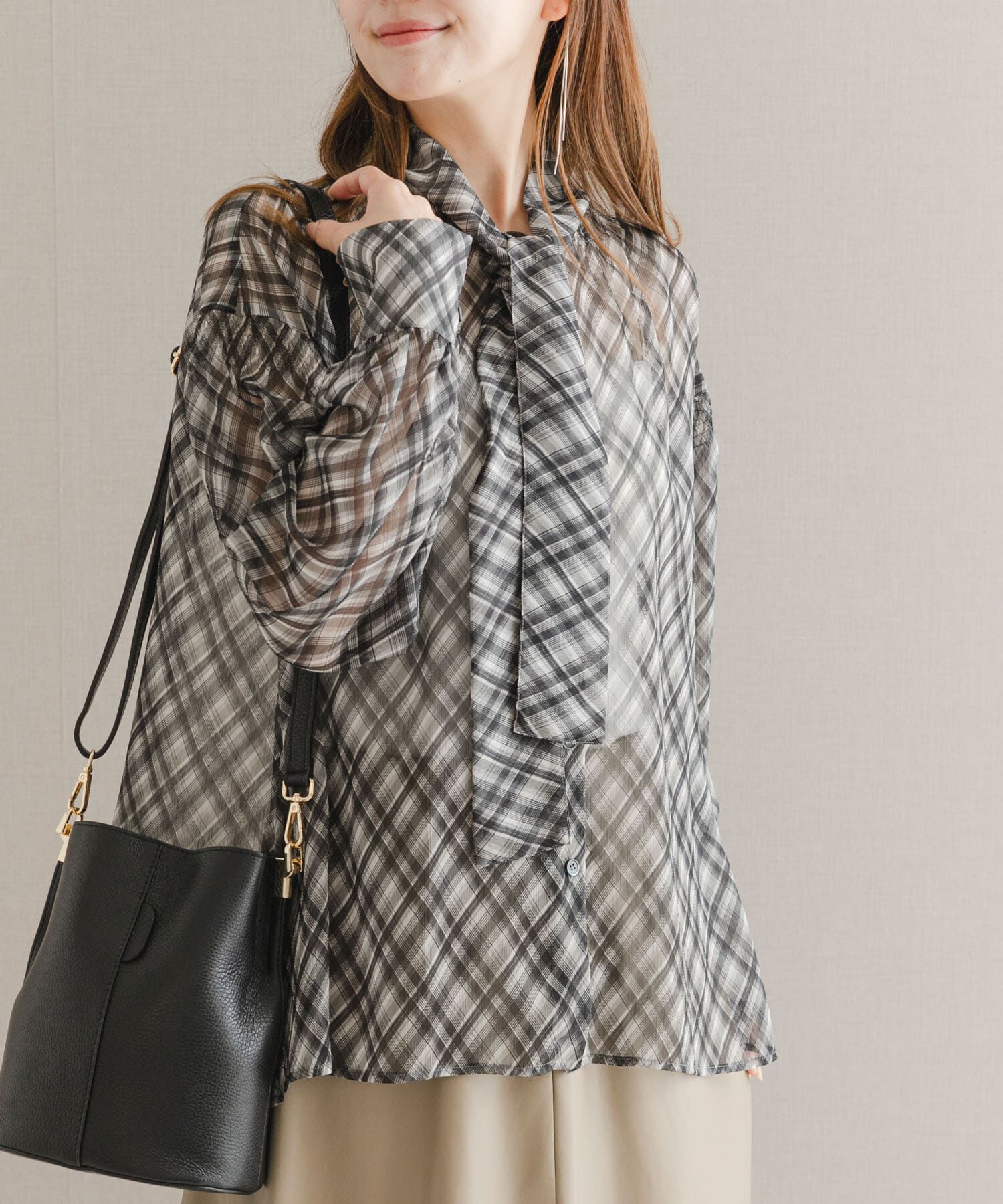 URBAN RESEARCH ROSSO「チェックボウタイボリュームブラウス」|シャツ・ブラウス|ブラック系その他