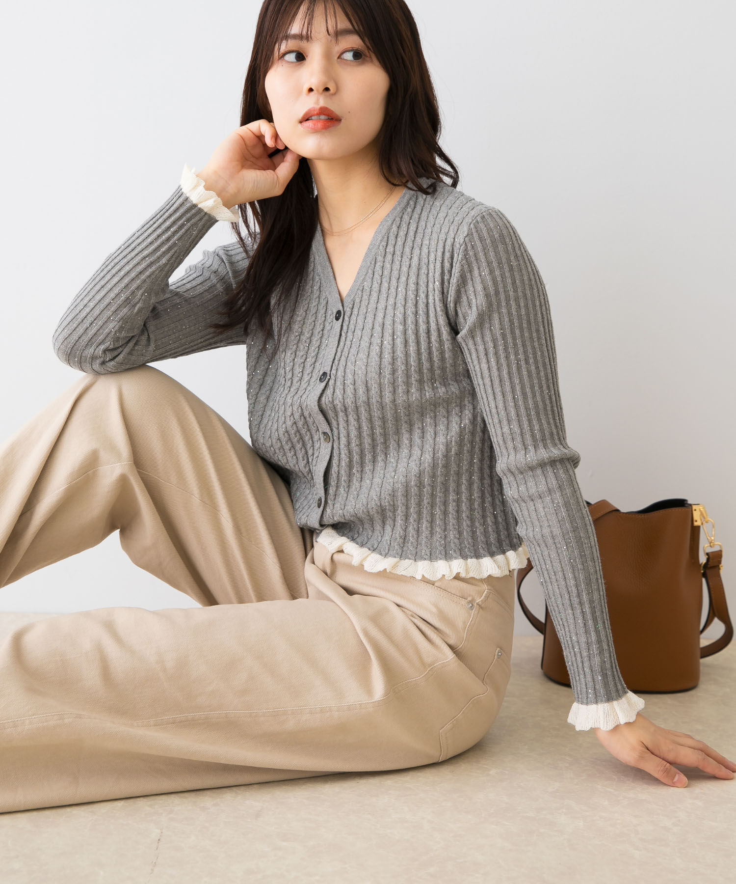 URBAN RESEARCH ROSSO「F by ROSSO　スパンコールフリルリブカーディガン」|カーディガン|グレー