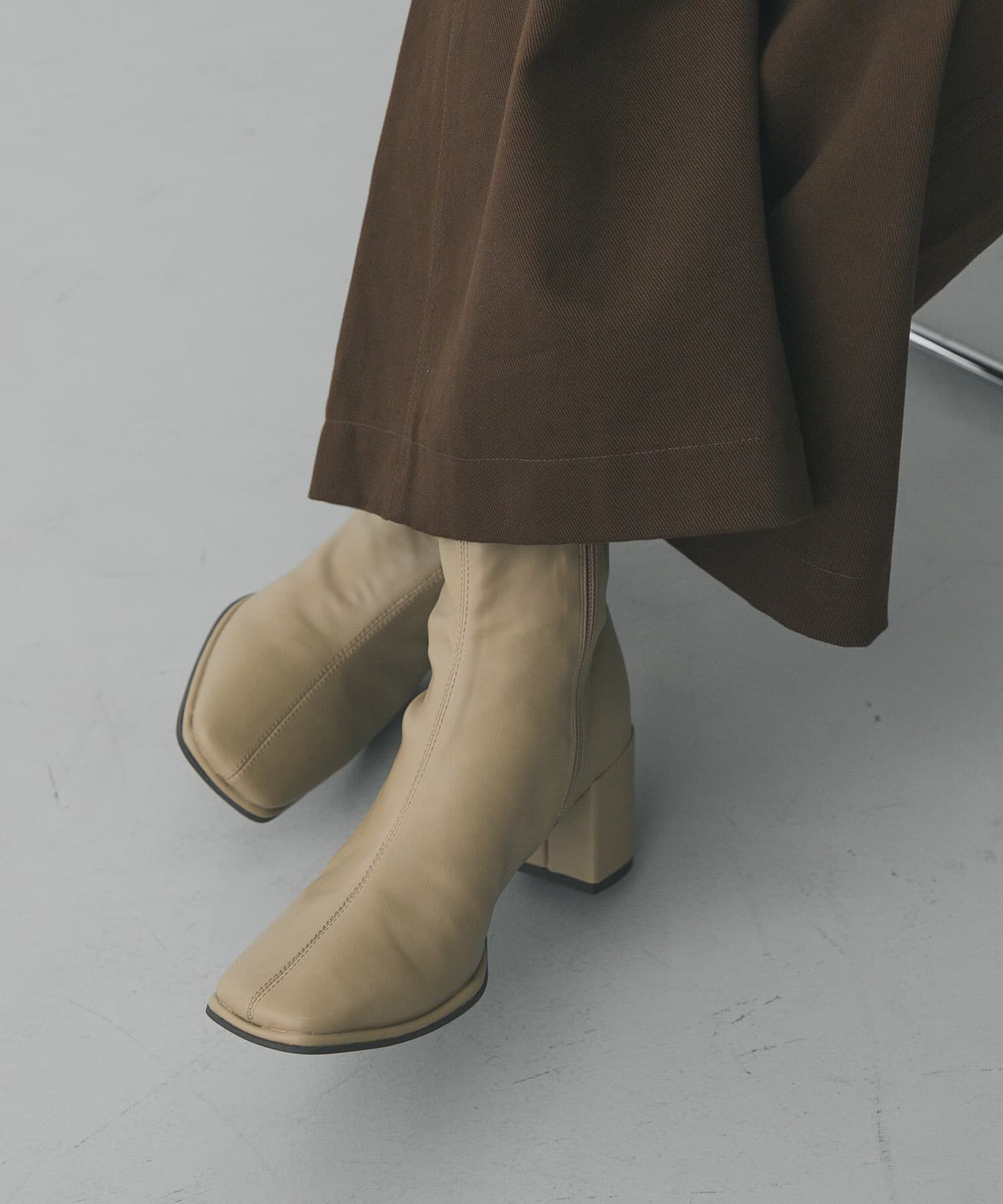 SENSE OF PLACE by URBAN RESEARCH「スクエアトウセンターシームストレッチブーツ」|ショートブーツ|ベージュ