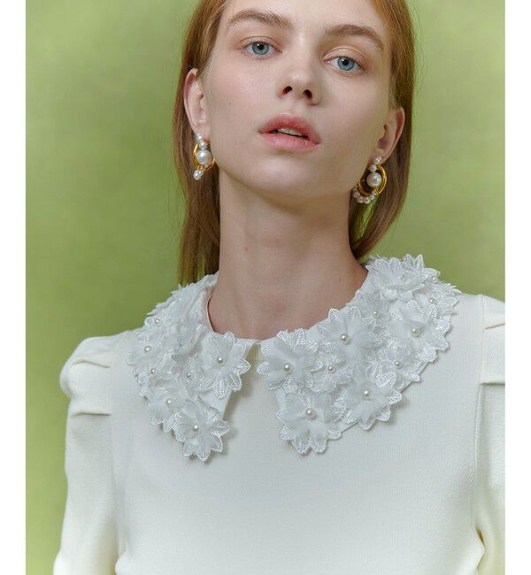 LOULOU WILLOUGHBY「【LOULOU WILLOUGHBY】フラワー衿付プルオーバー」|ニット・セーター|オフホワイト