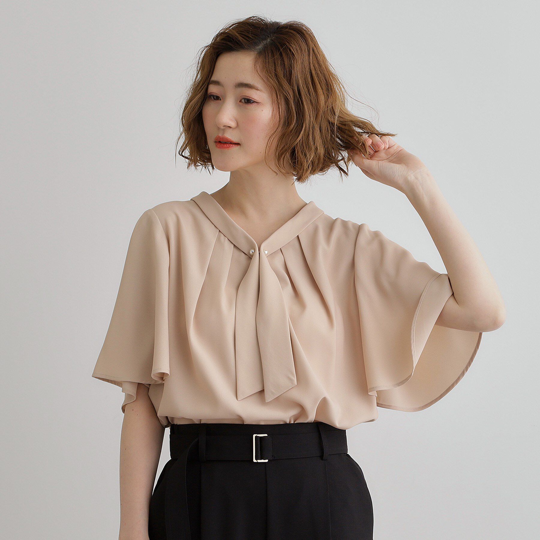 grove「【華やか】パール調ピン付きボウタイブラウス」|シャツ・ブラウス|