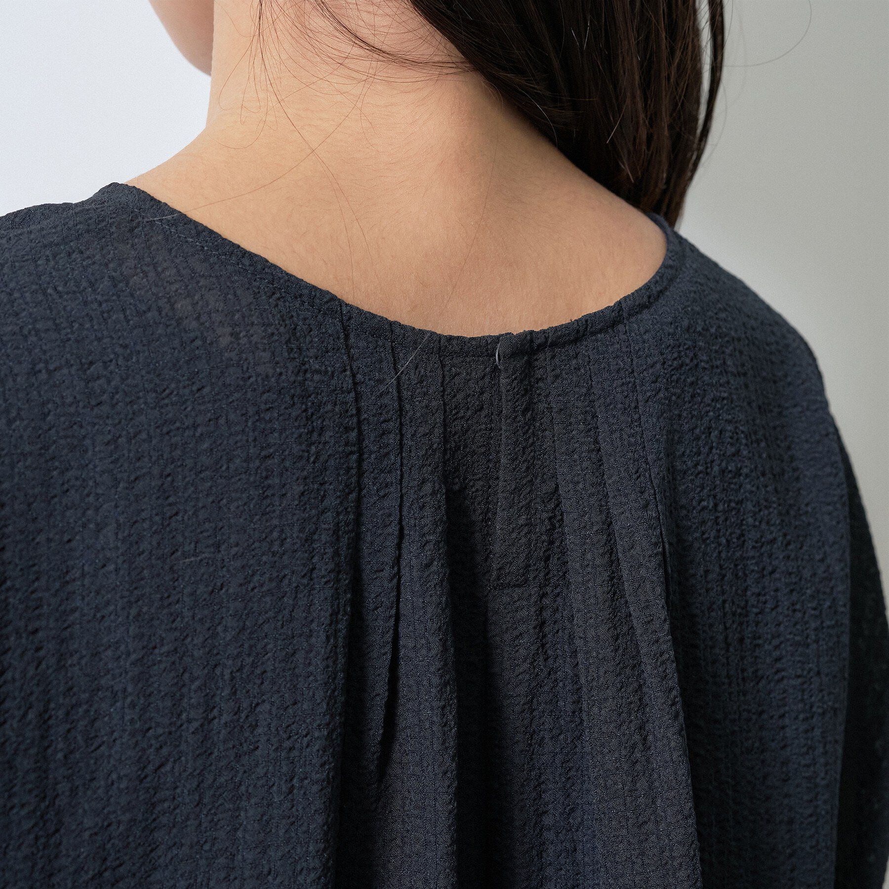 INDIVI「【洗える】無地＆チェーン柄 ギャザートップス」|シャツ・ブラウス|