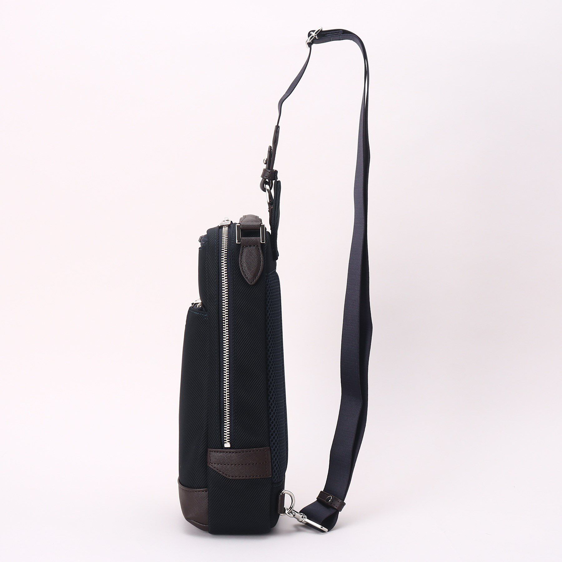 TAKEO KIKUCHI「薄マチ スマート 大人　ワンショルダーバッグ」|ショルダー・メッセンジャー|